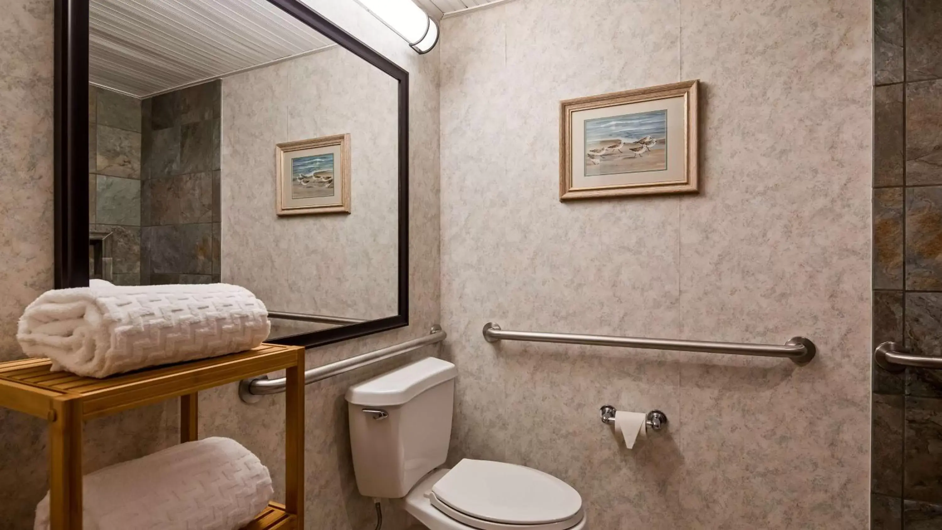 Bathroom in Best Western Chincoteague Island