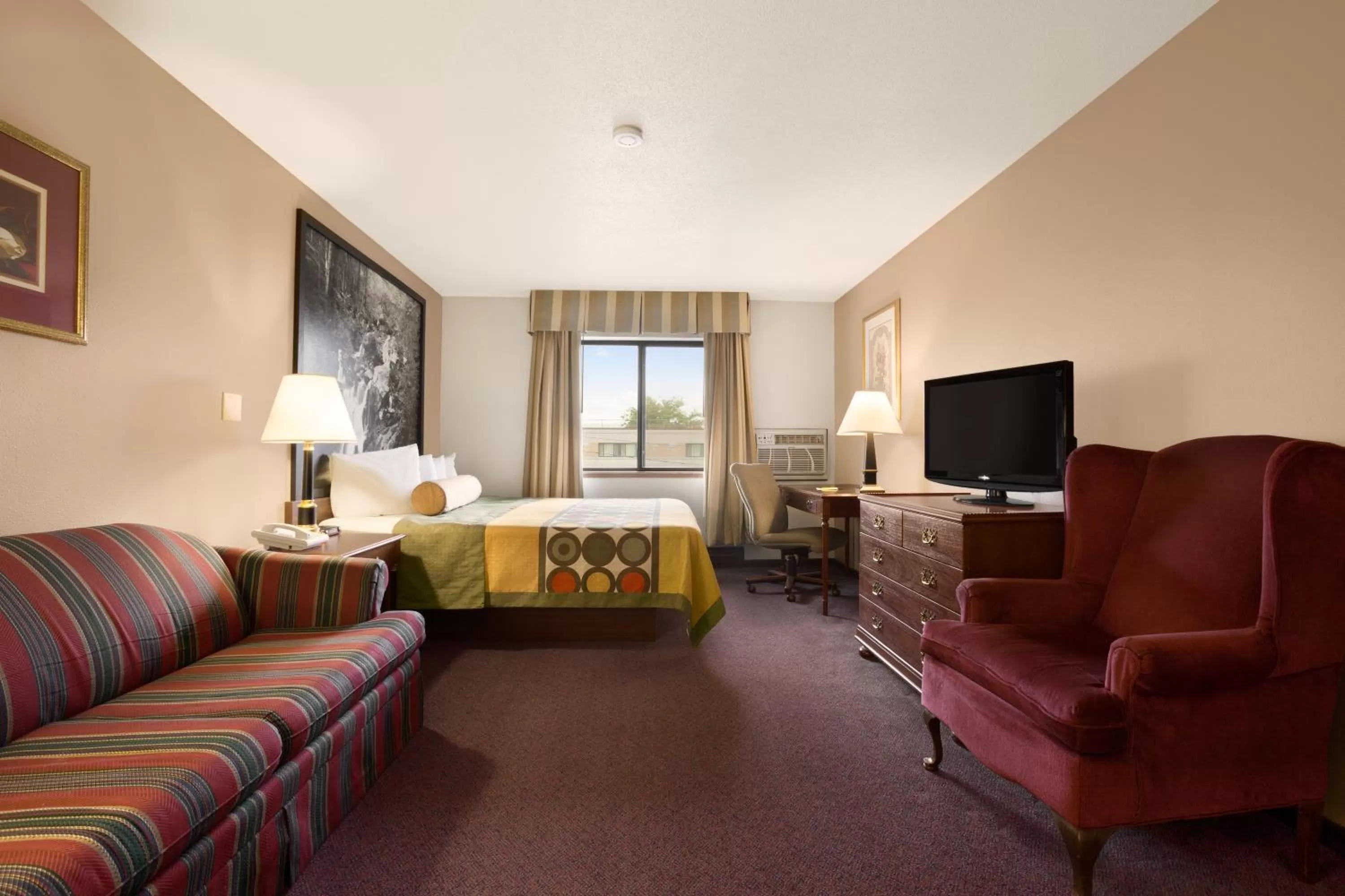 Bedroom in Super 8 by Wyndham Milwaukee Airport