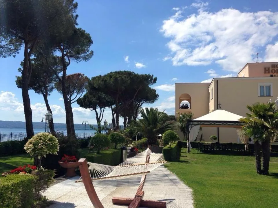 Garden in Hotel Holiday Sul Lago