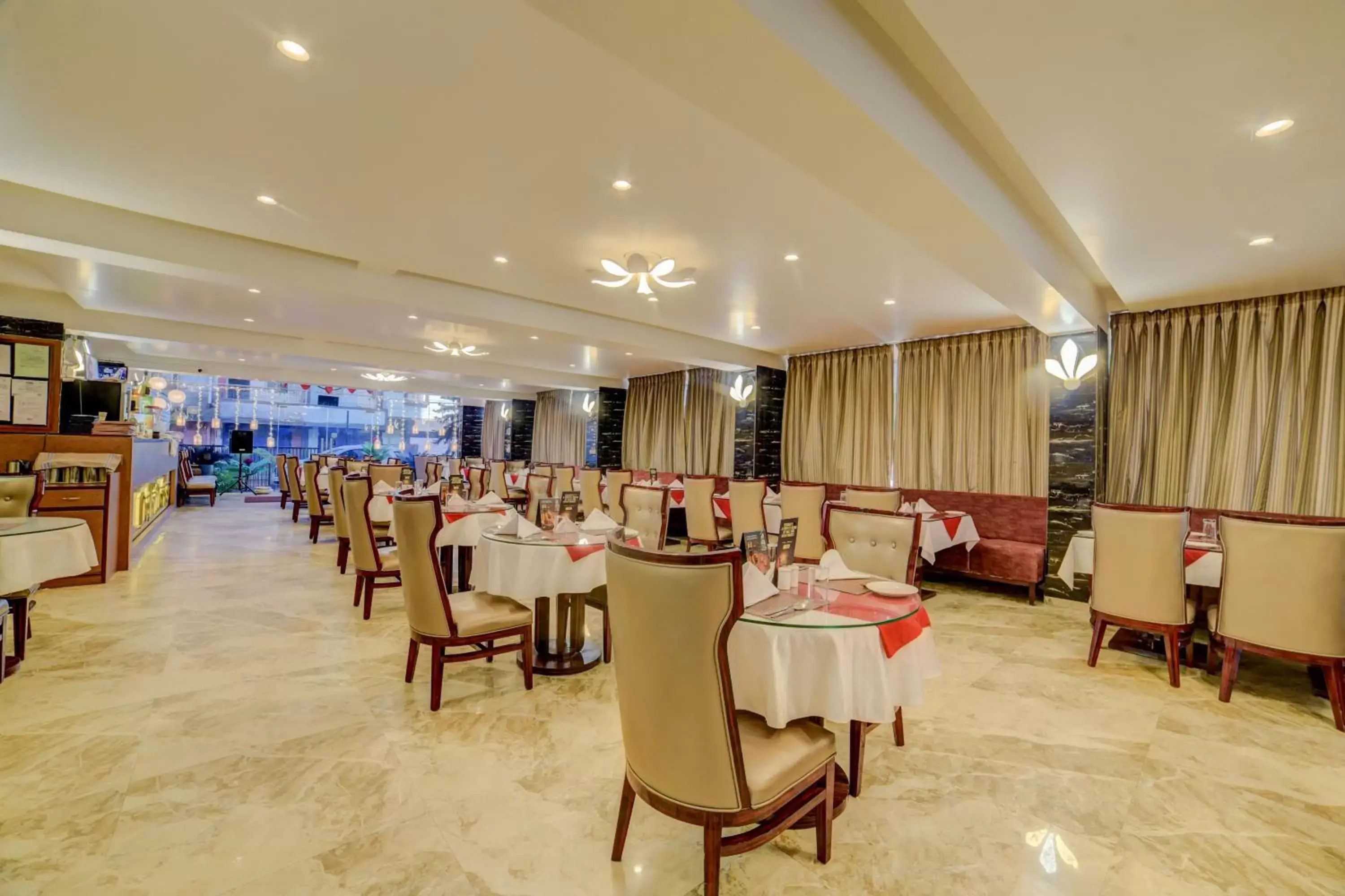 Restaurant/Places to Eat in FabHotel Prime Sarala Crown With Pool, Calangute Beach