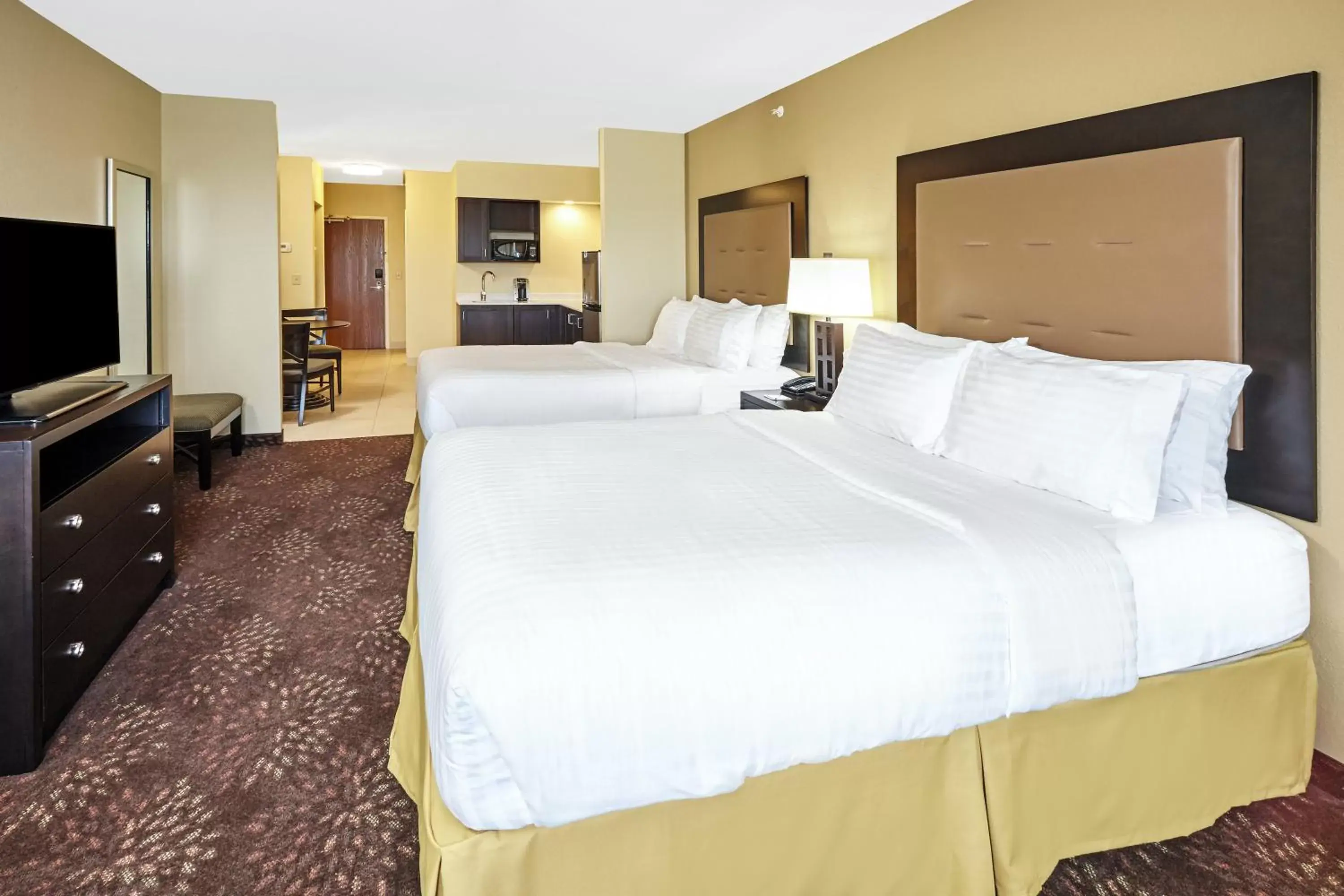 Photo of the whole room, Bed in Holiday Inn Express & Suites Sandusky, an IHG Hotel