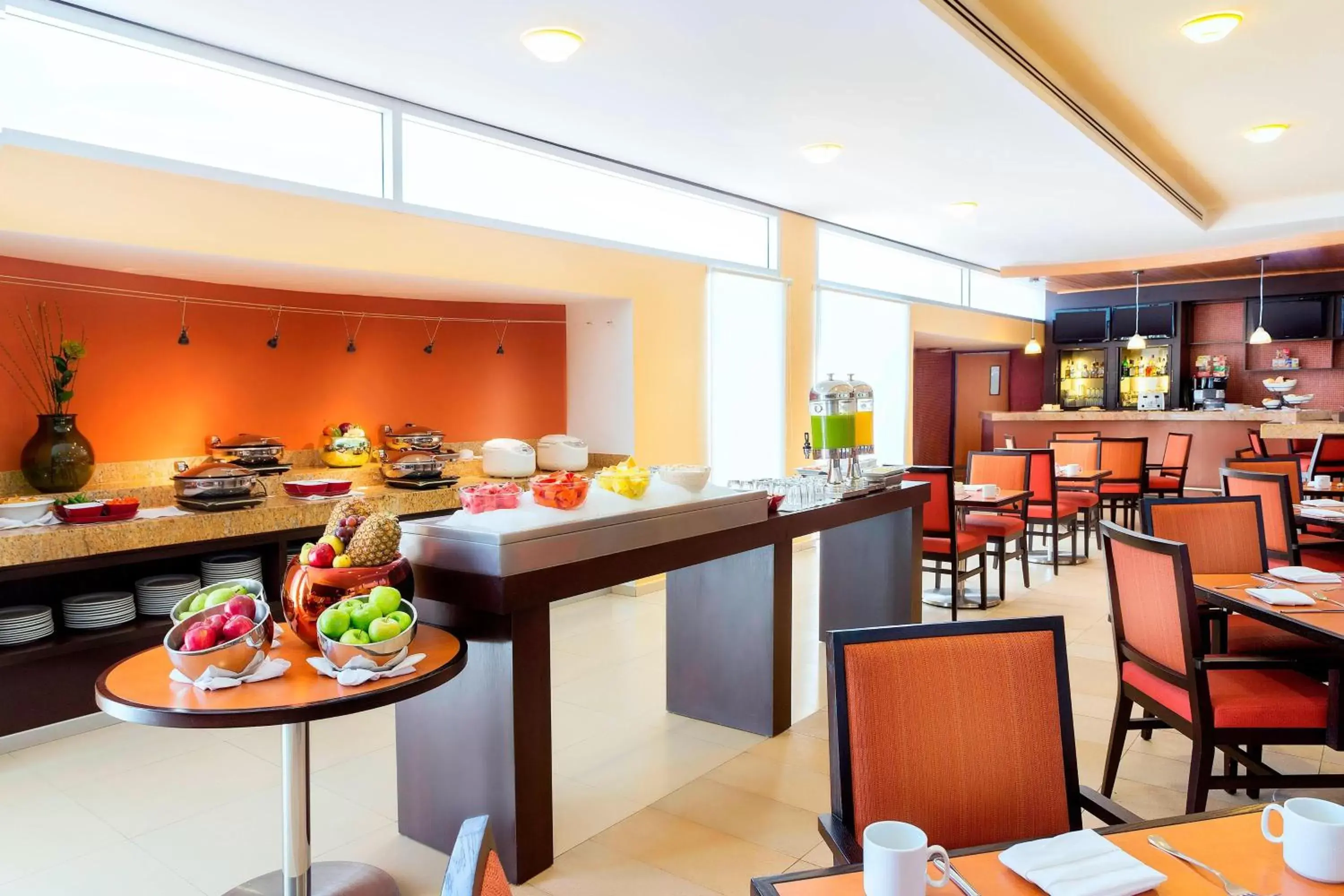 Breakfast, Restaurant/Places to Eat in Courtyard by Marriott Leon at The Poliforum