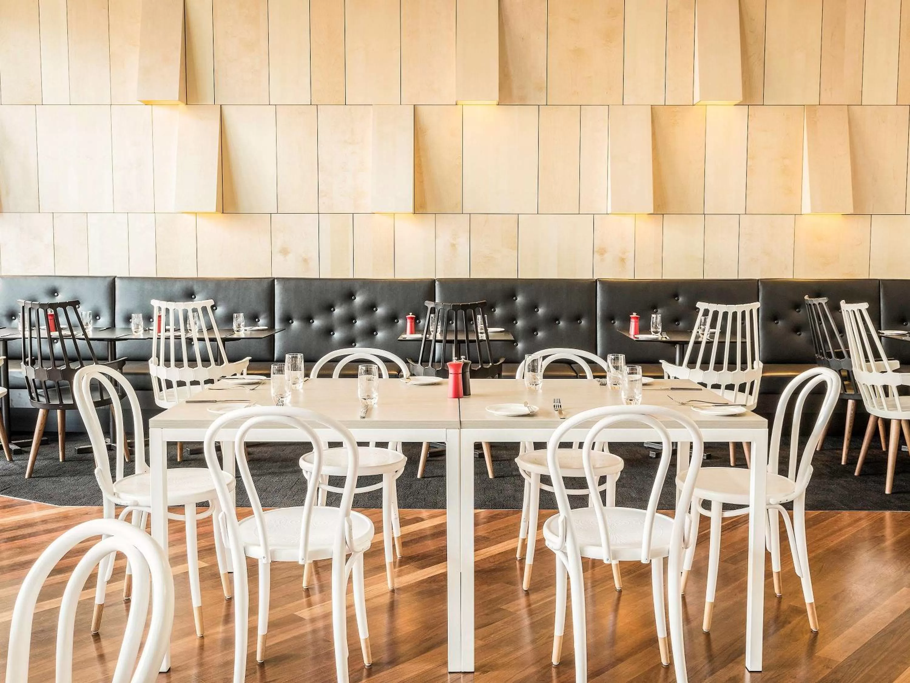 Restaurant/places to eat in ibis Adelaide