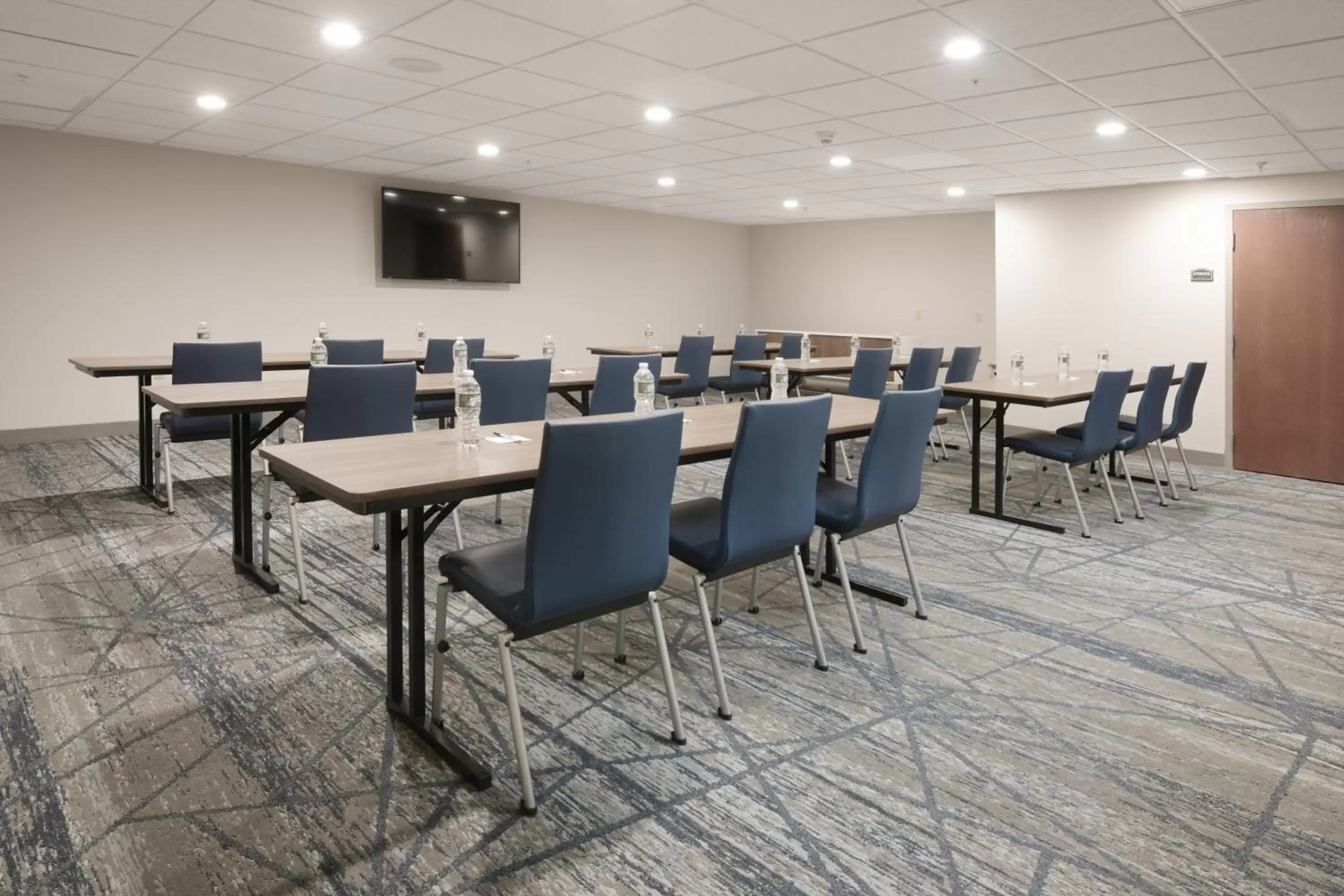 Meeting/conference room in Holiday Inn Express & Suites - Williamstown - Glassboro, an IHG Hotel