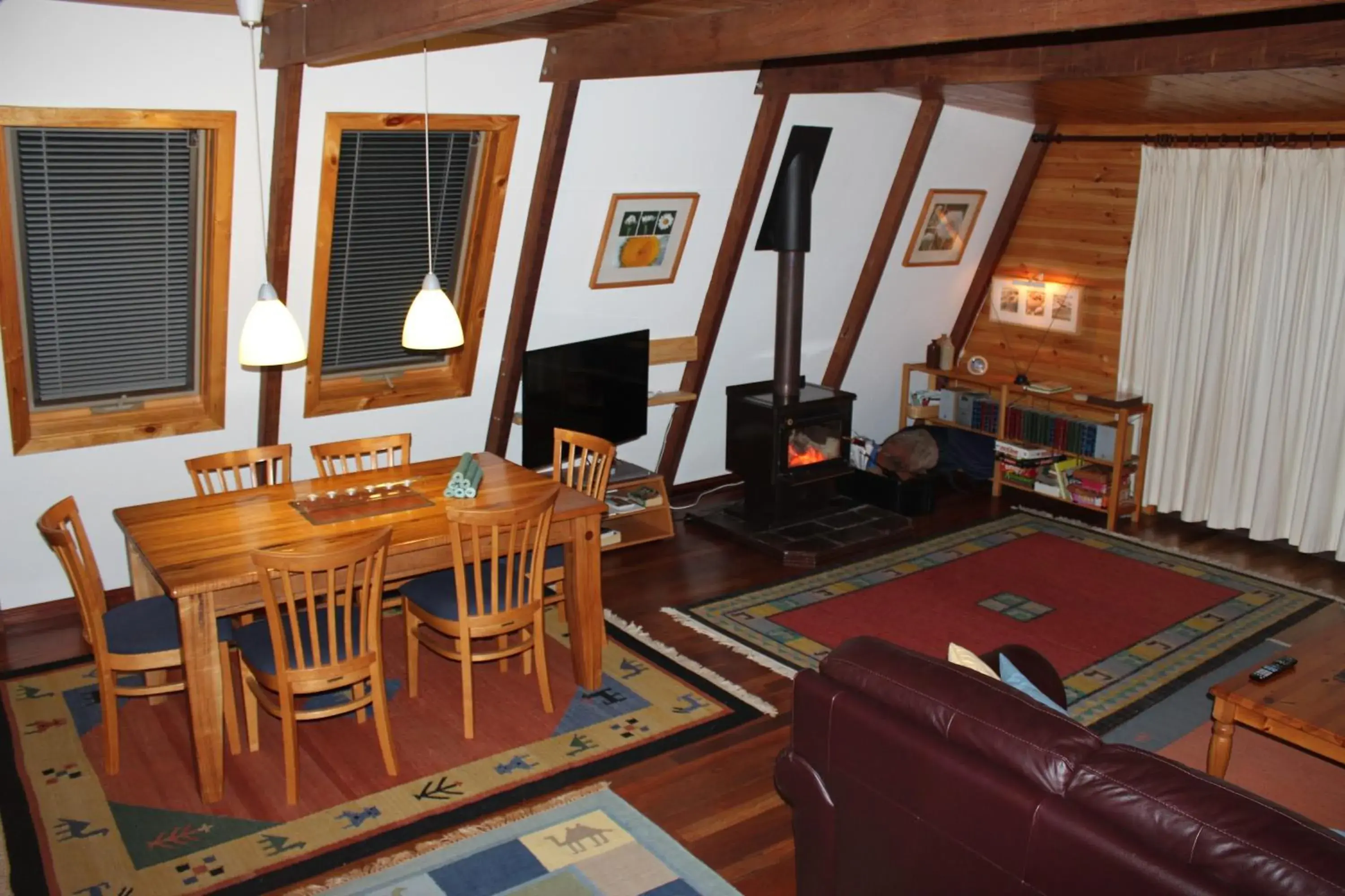 Seating area in Green Leaves Cabin