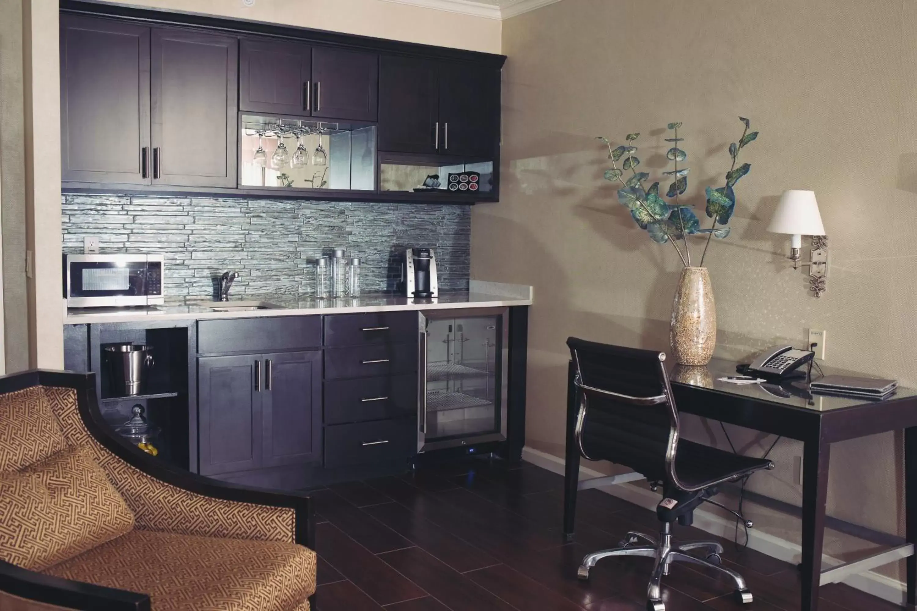 Kitchen or kitchenette, Kitchen/Kitchenette in The Inn At Fox Hollow Hotel