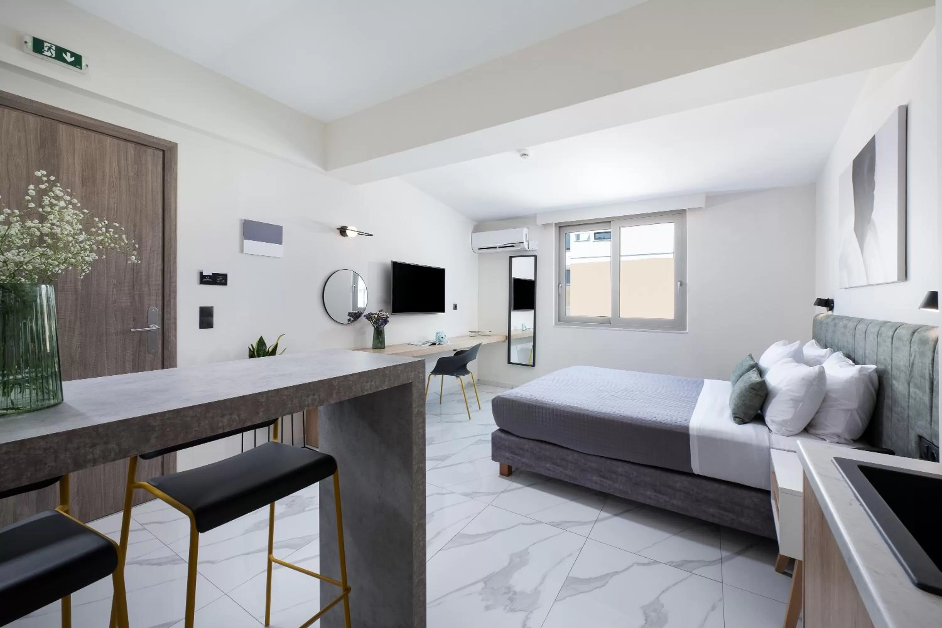 Photo of the whole room in Enattica Suites