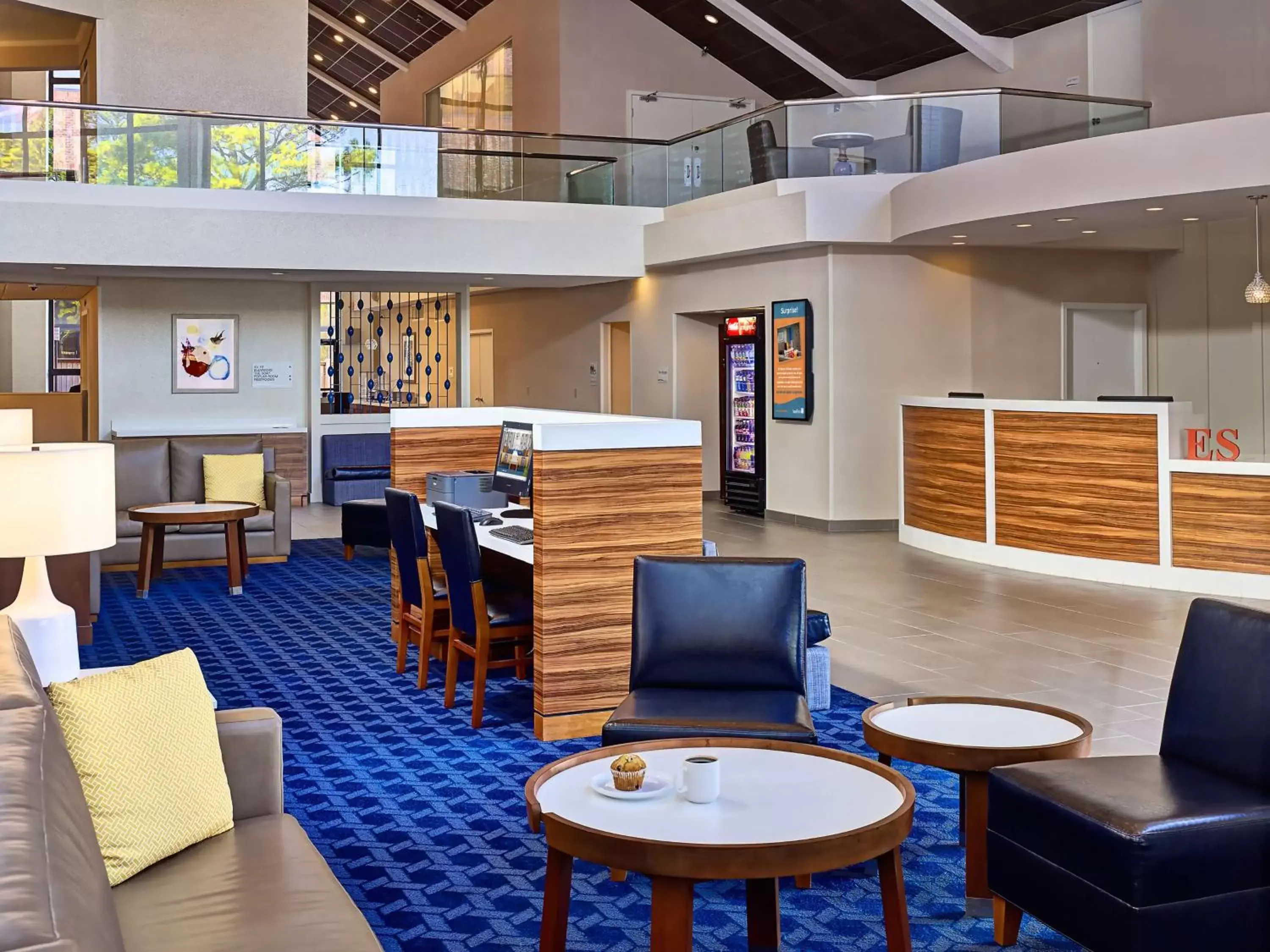 Lobby or reception, Lounge/Bar in Sonesta ES Suites Memphis