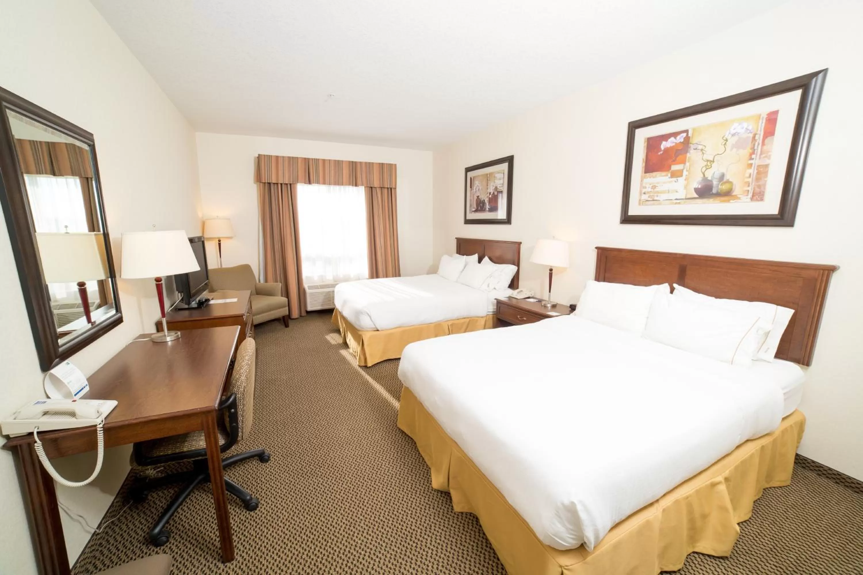 Photo of the whole room, Bed in Holiday Inn Express & Suites Drayton Valley by IHG