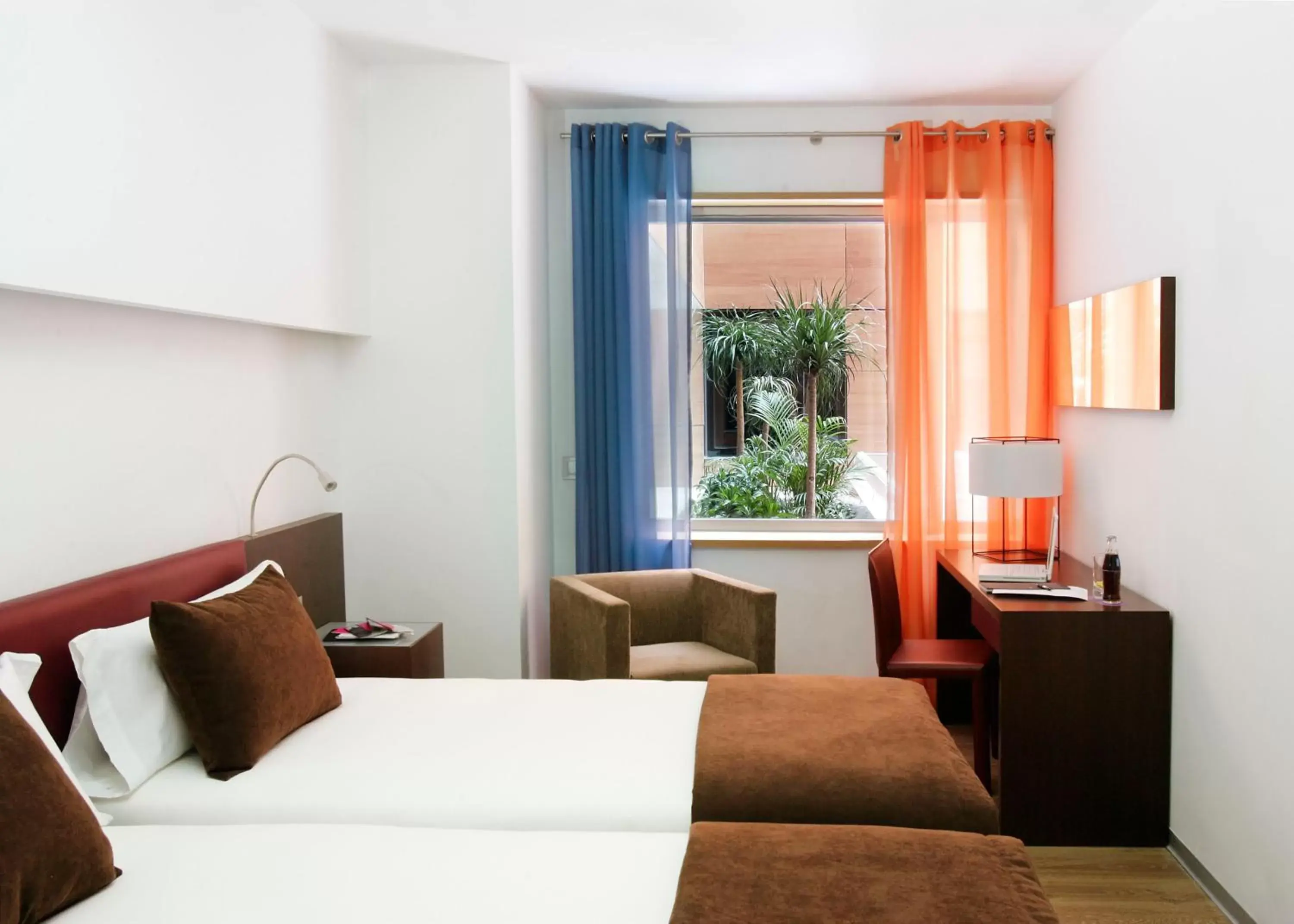 Photo of the whole room, Bed in Barcelona Granvia Plaza Espana, an IHG Hotel