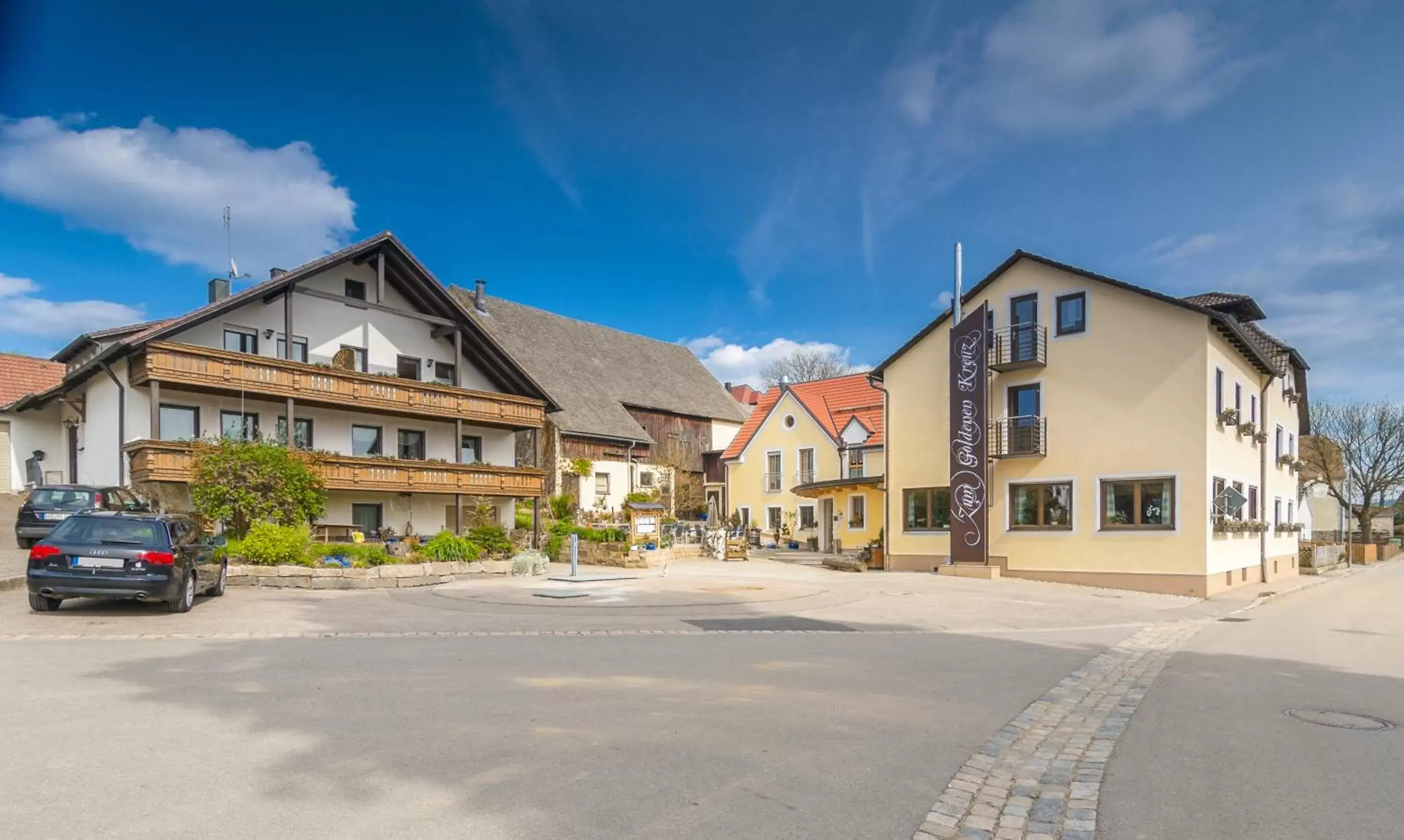 Facade/entrance, Property Building in Landhotel Zum Goldenen Kreuz