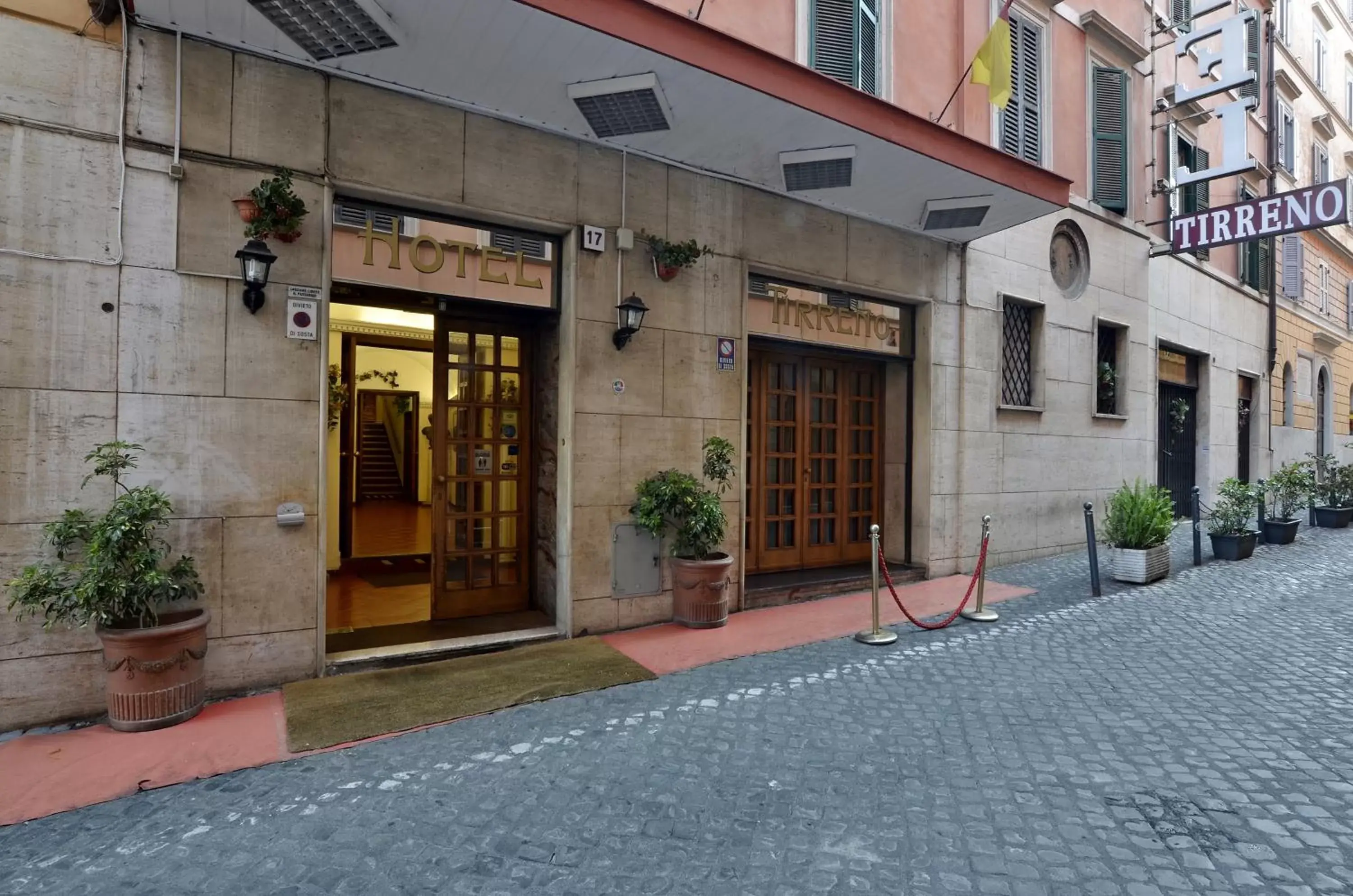 Facade/entrance in Hotel Tirreno