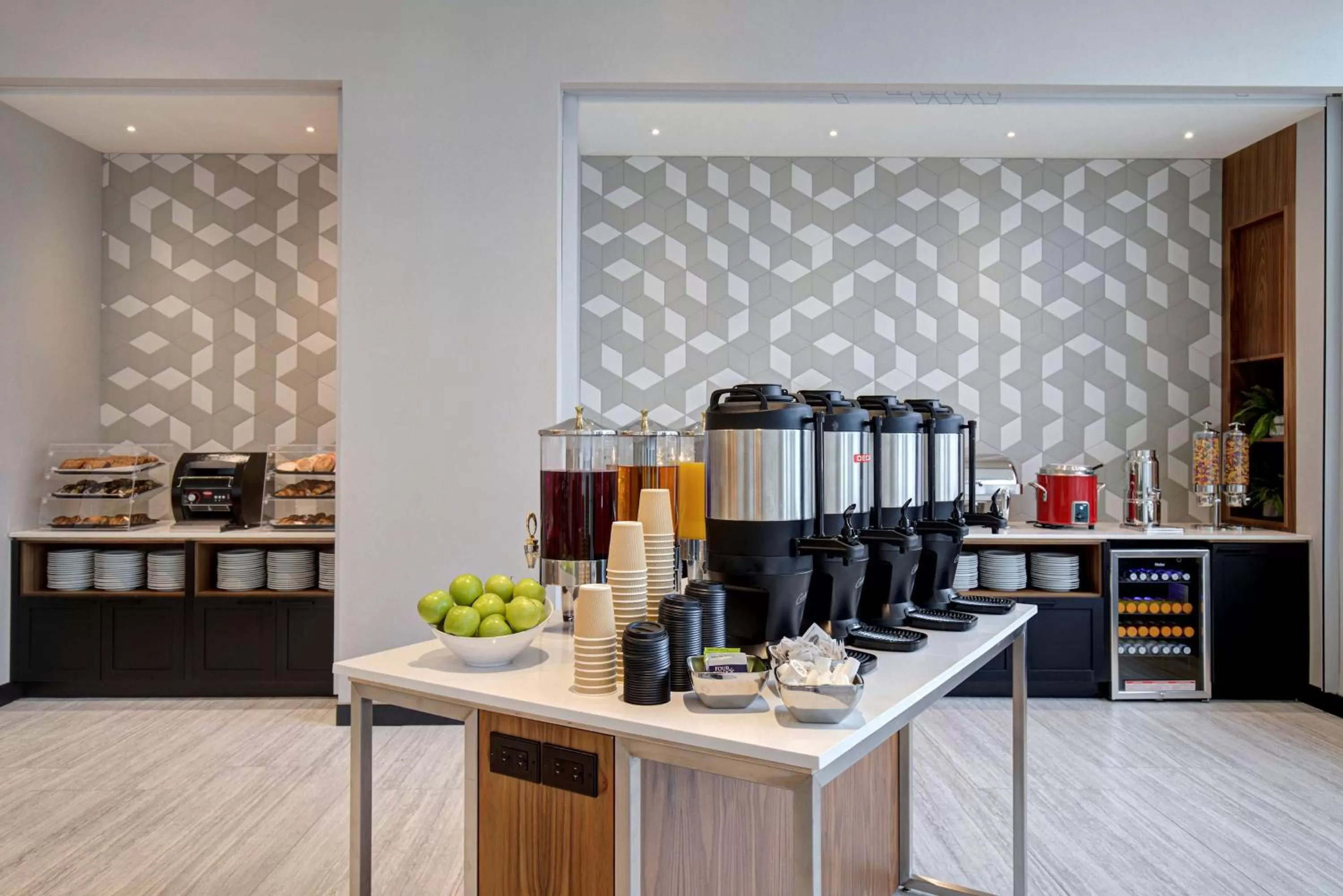 Restaurant/places to eat in Homewood Suites By Hilton Montreal Downtown