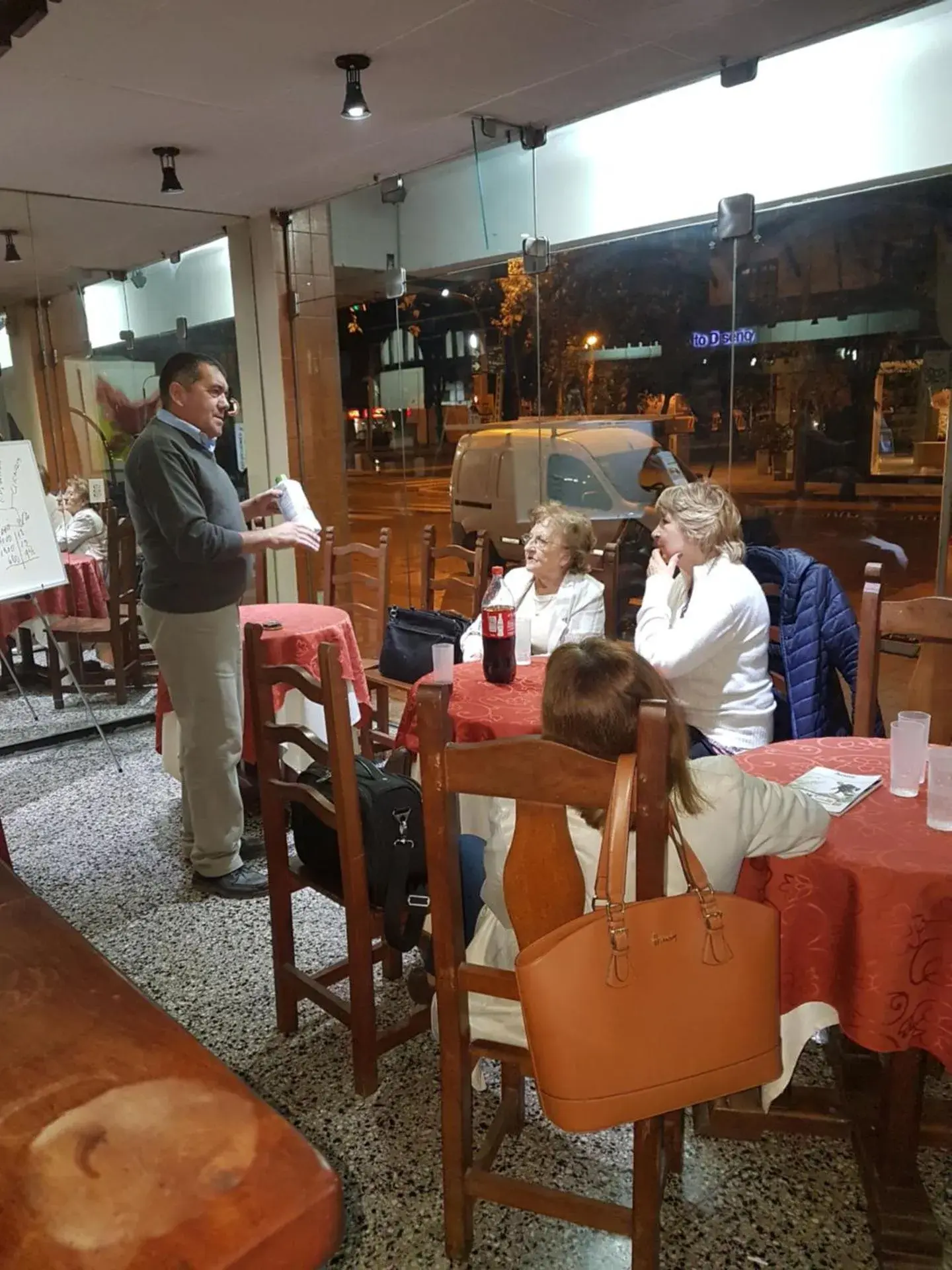 Staff, Restaurant/Places to Eat in Laerte Hotel Mendoza
