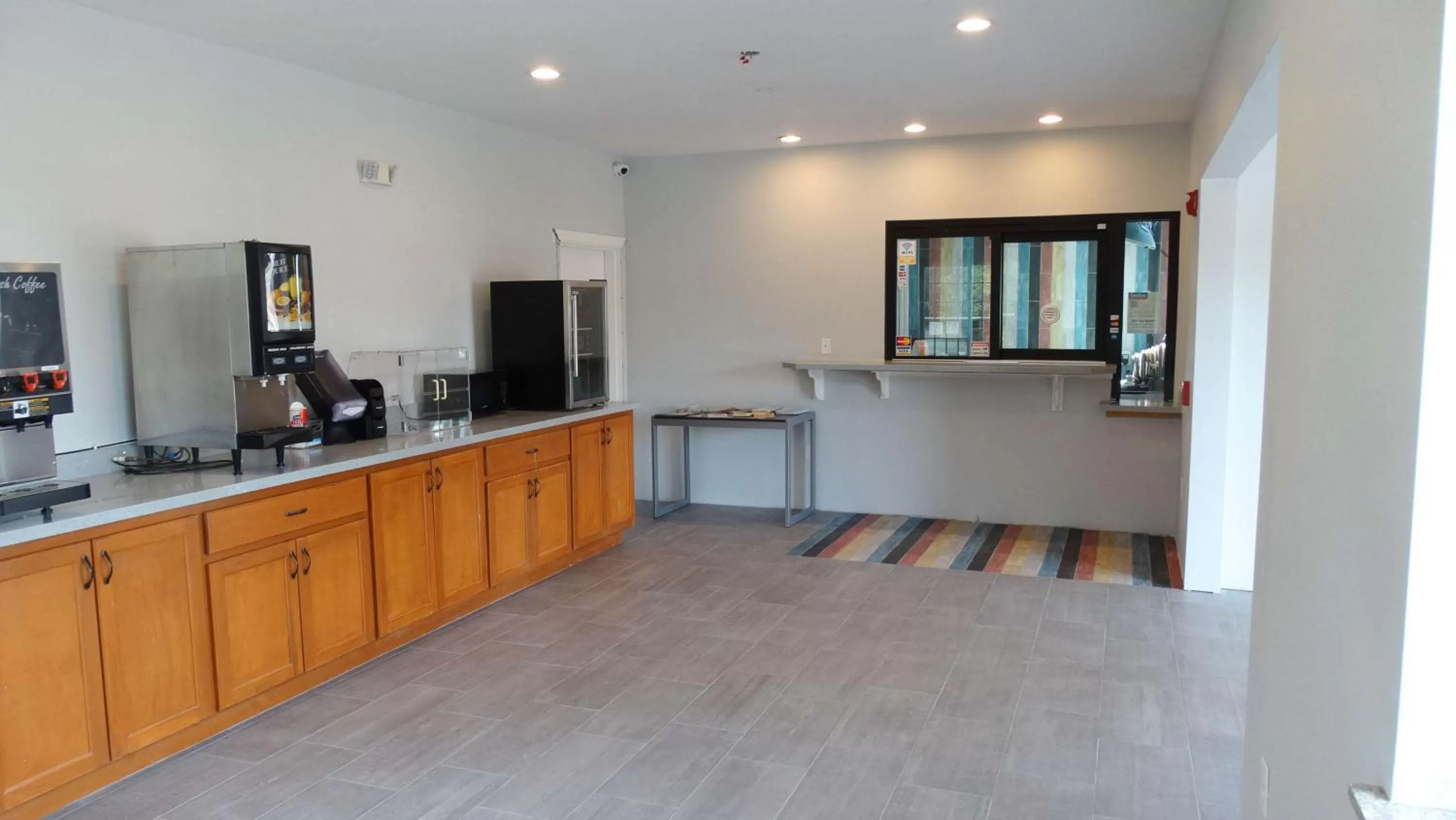 Kitchen or kitchenette in Motel 6 Houston, TX – Willowbrook Mall