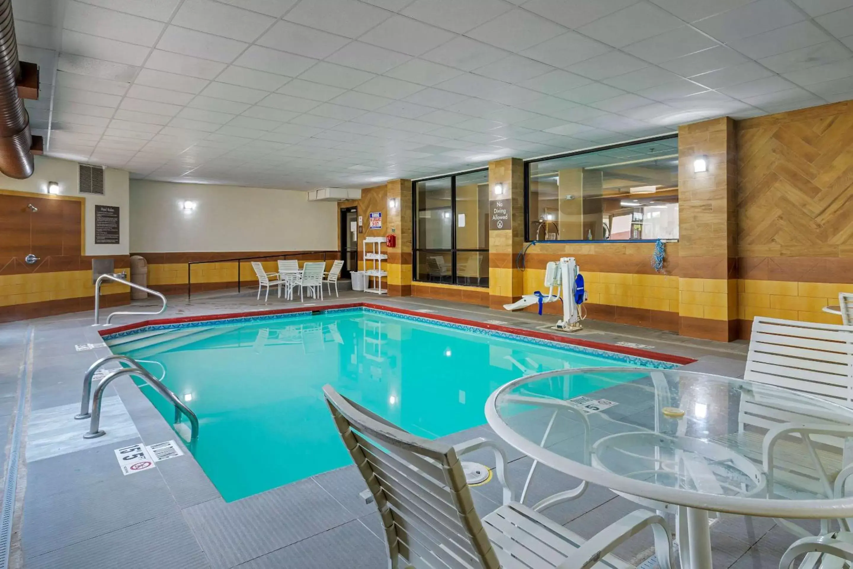 Swimming Pool in Comfort Inn Columbus Near Fort Moore