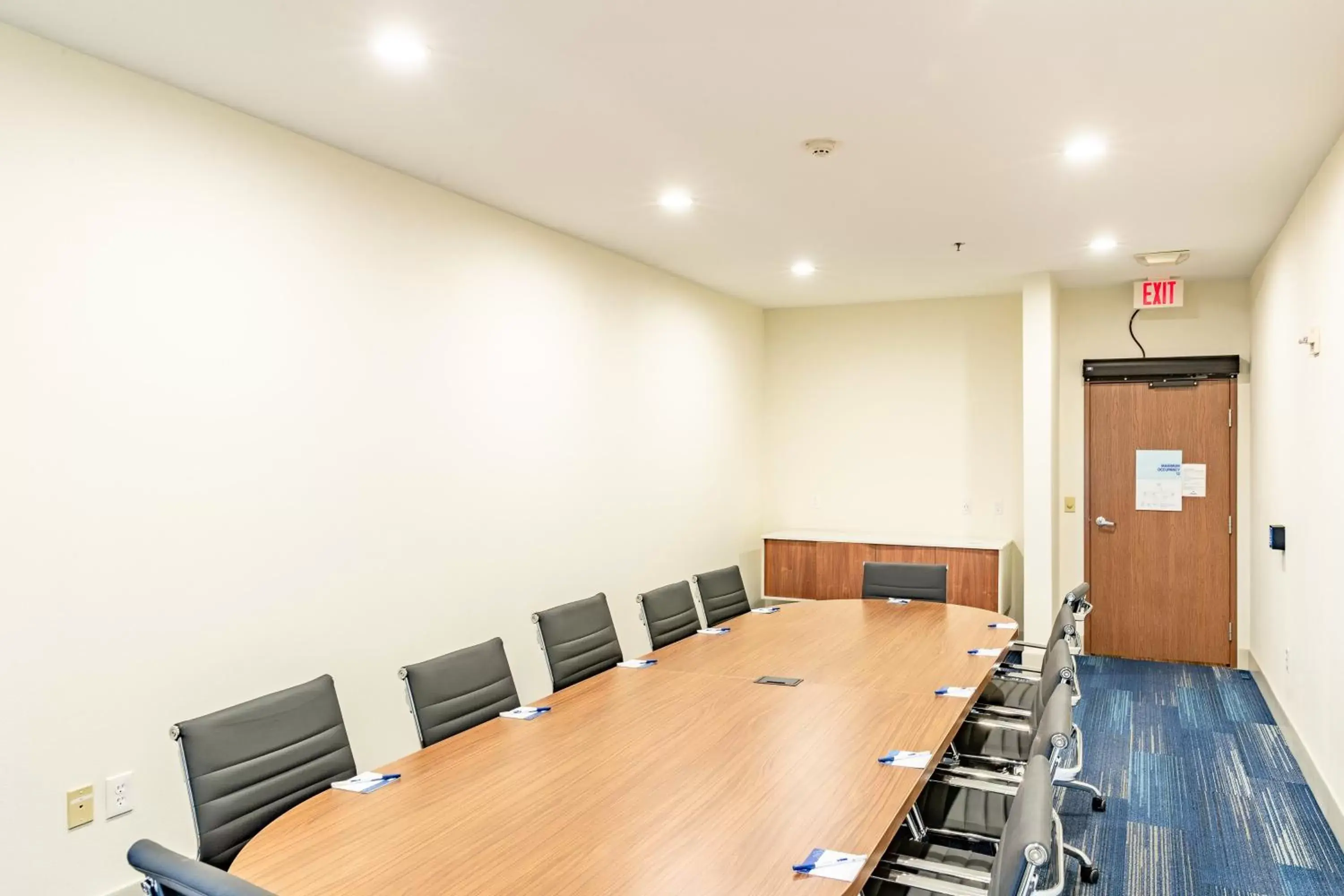 Meeting/conference room in Holiday Inn Express Hereford, an IHG Hotel
