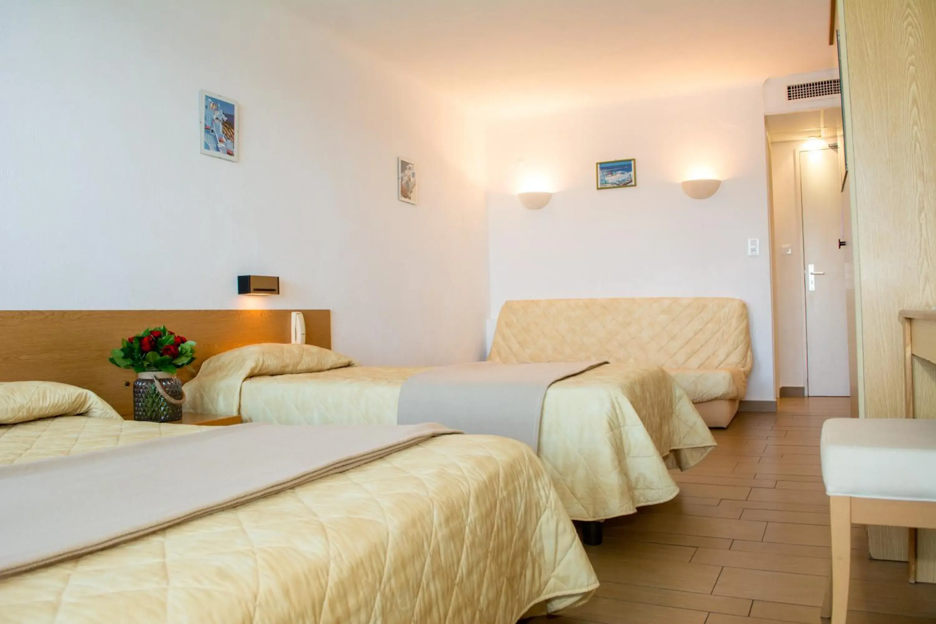 Bedroom, Bed in Hotel Roc E Mare Bedroom, Bed in Hotel Roc E Mare