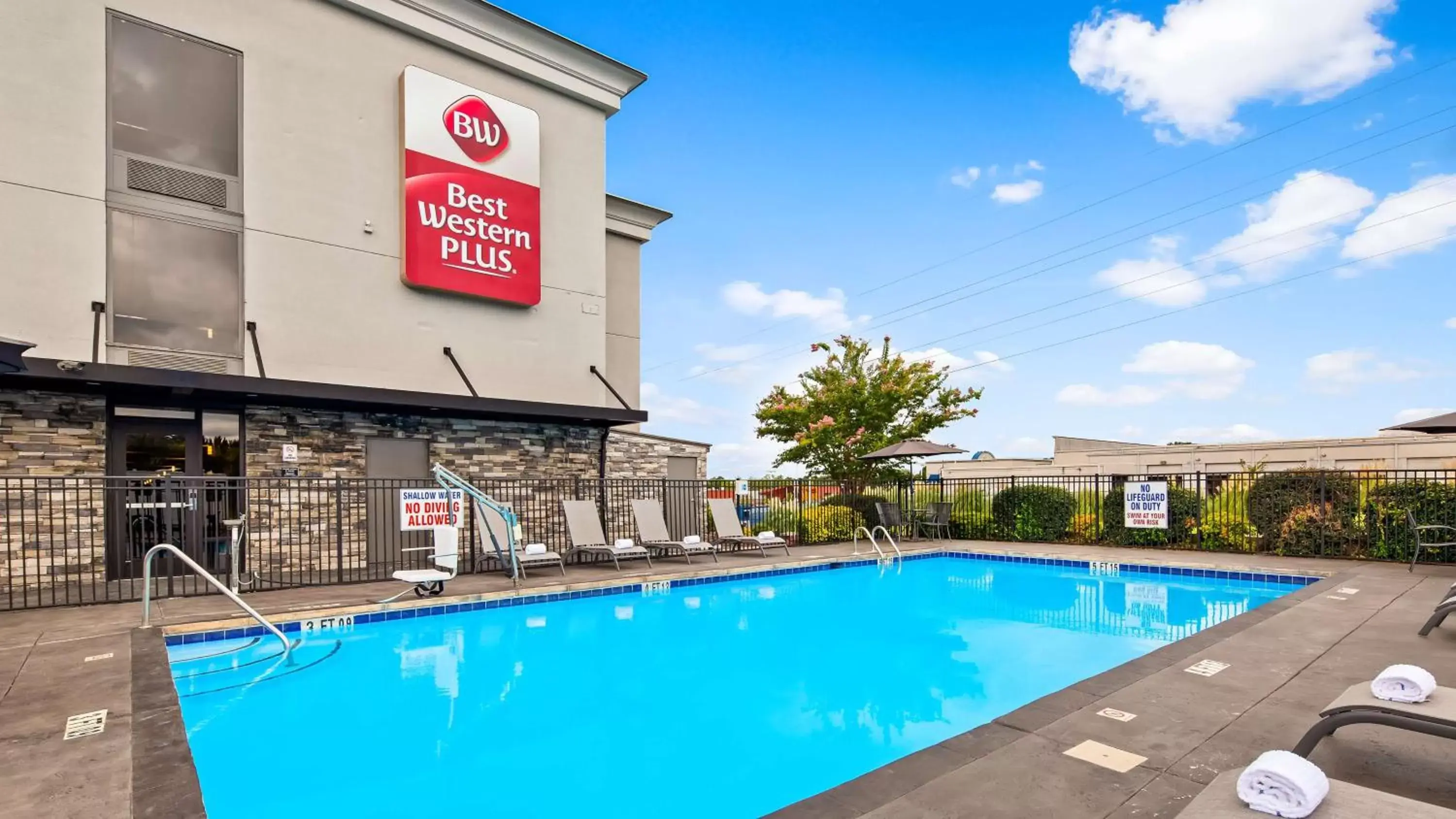 On site, Swimming Pool in Best Western Plus Greenville I-385 Inn & Suites