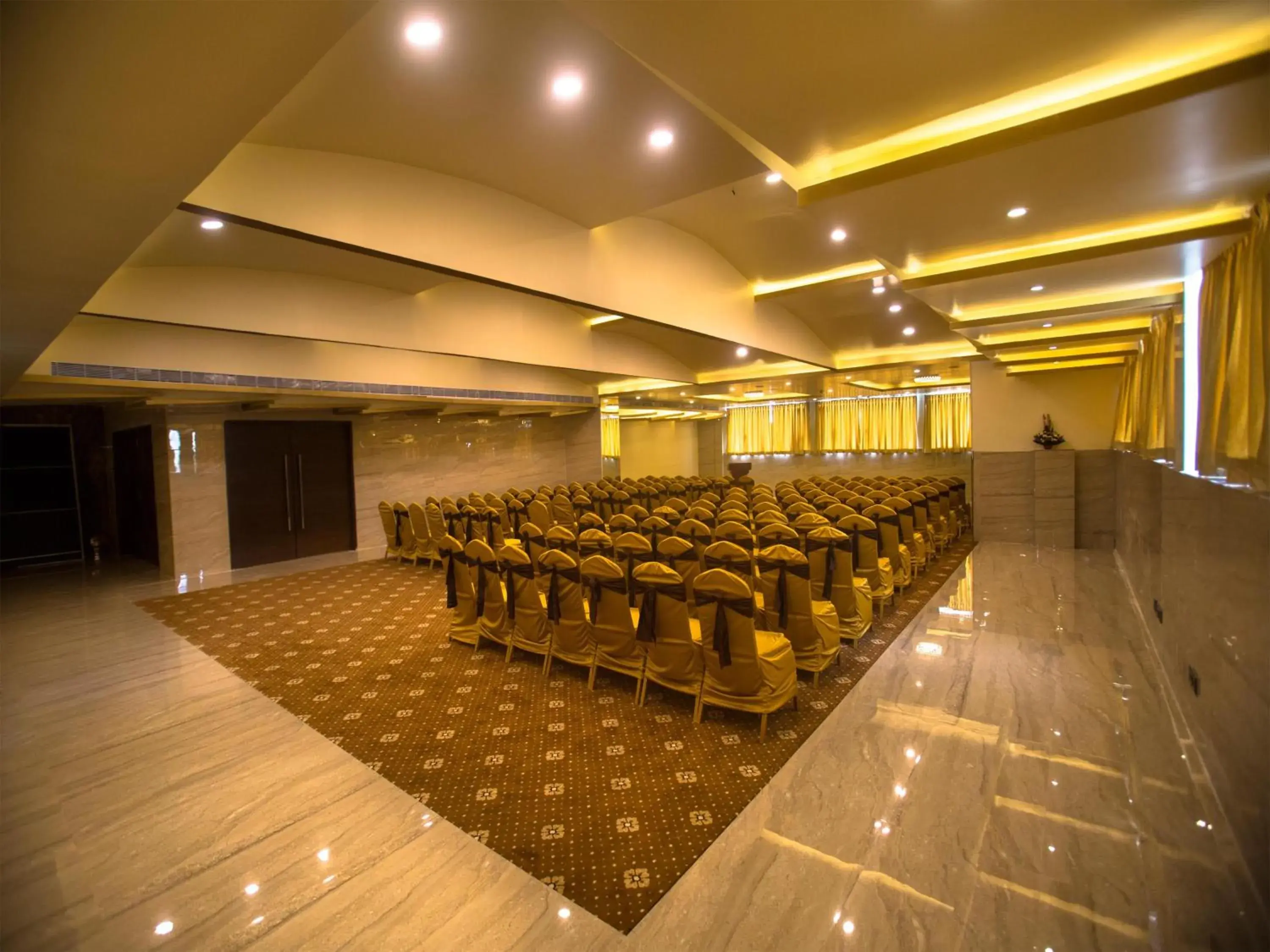 Banquet/Function facilities in Crossway Parklane Airport Hotel Chennai