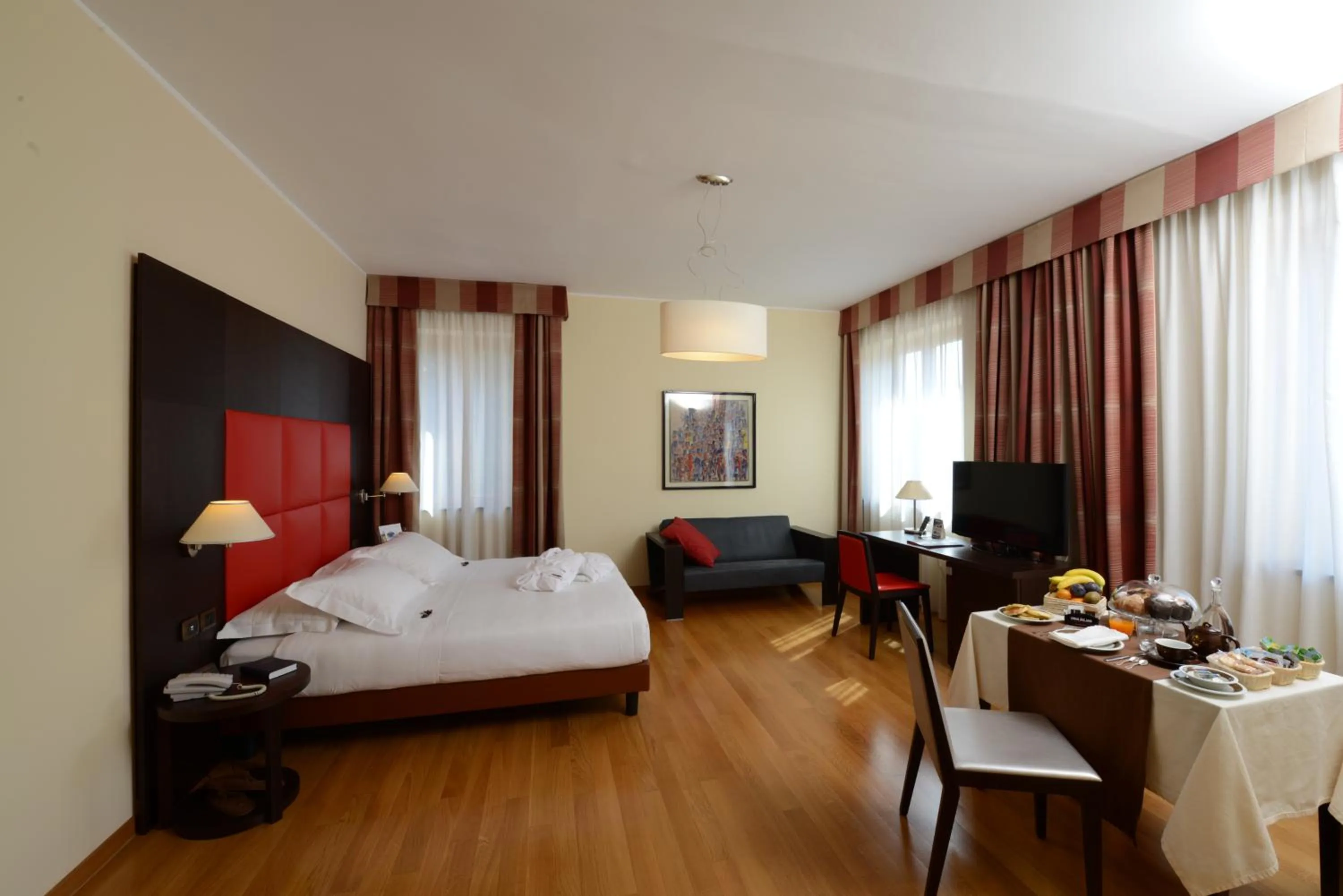 Photo of the whole room, Bed in Hotel Guglielmo