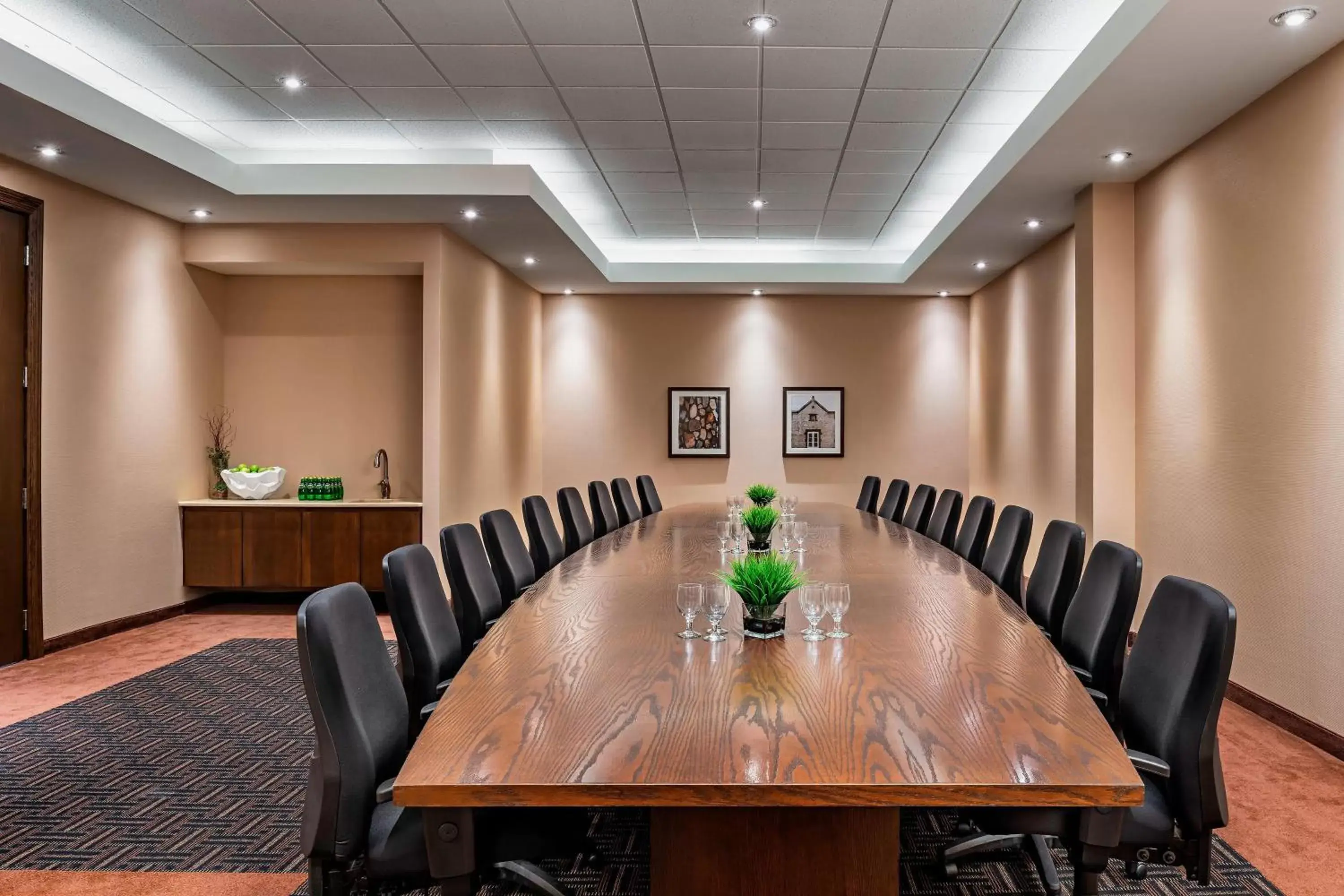 Meeting/conference room in Four Points by Sheraton London