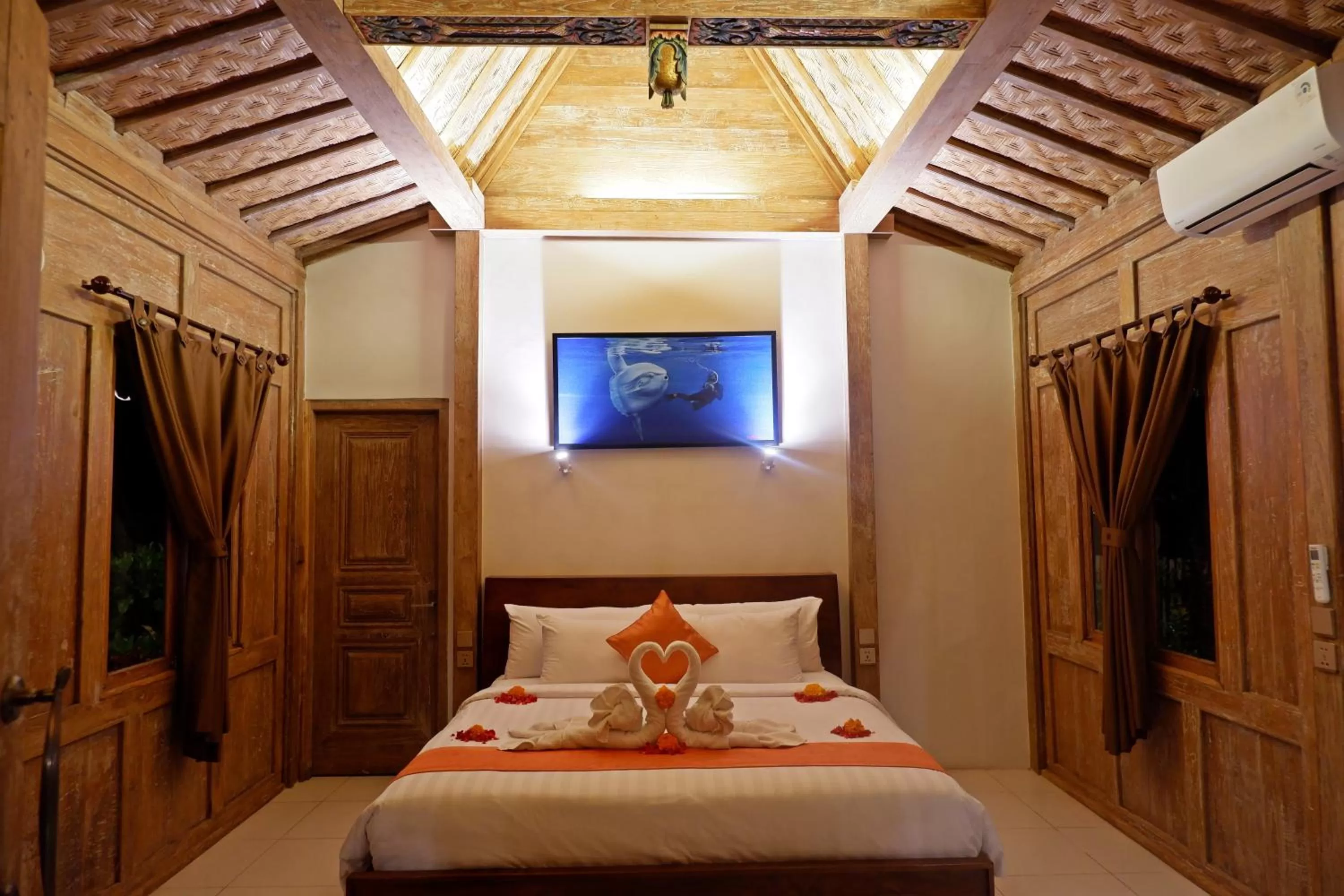 Bed in Blue Harbor Beachfront Villas & Resto