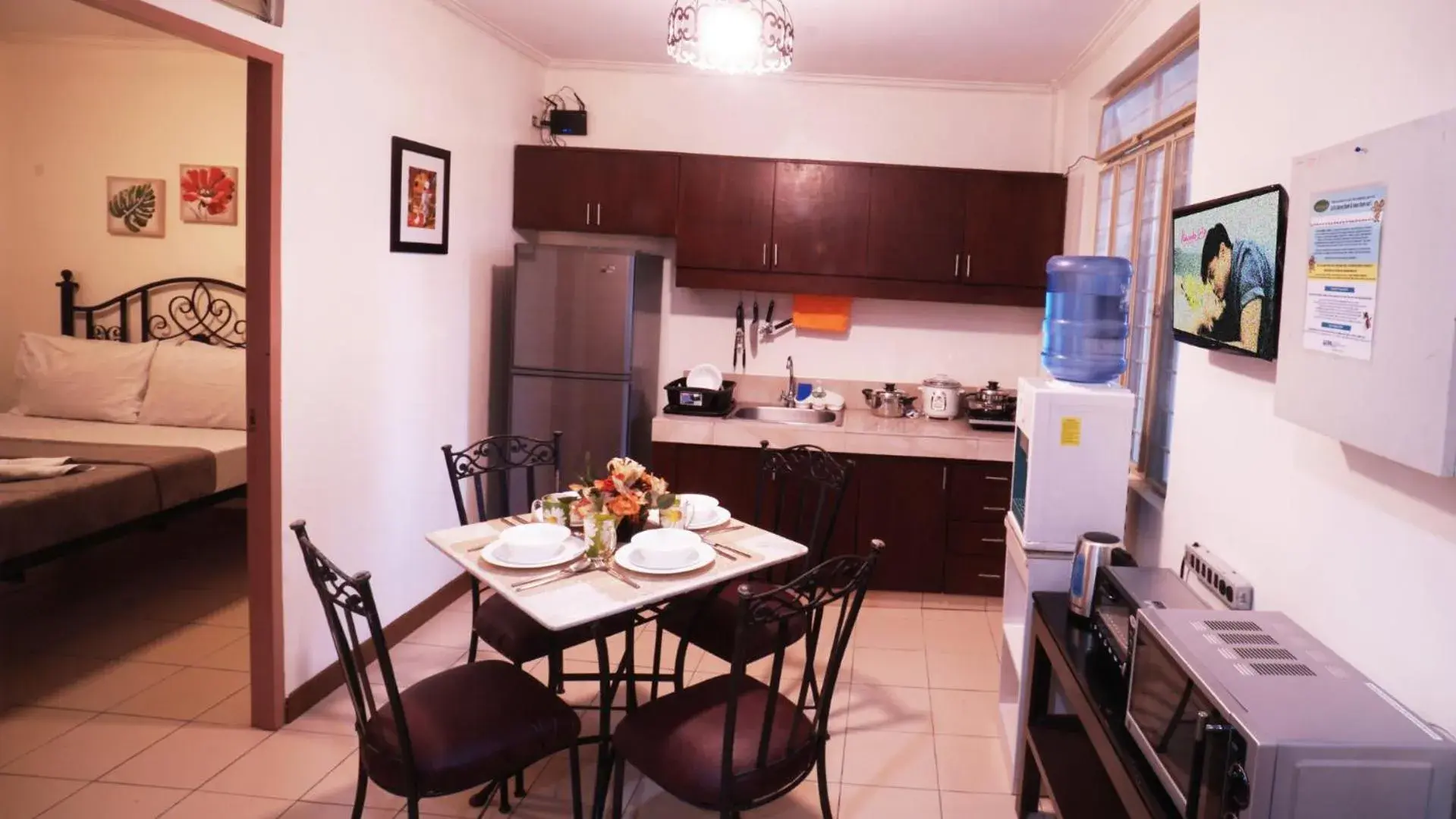 Dining Area in 1775 Adriatico Suites