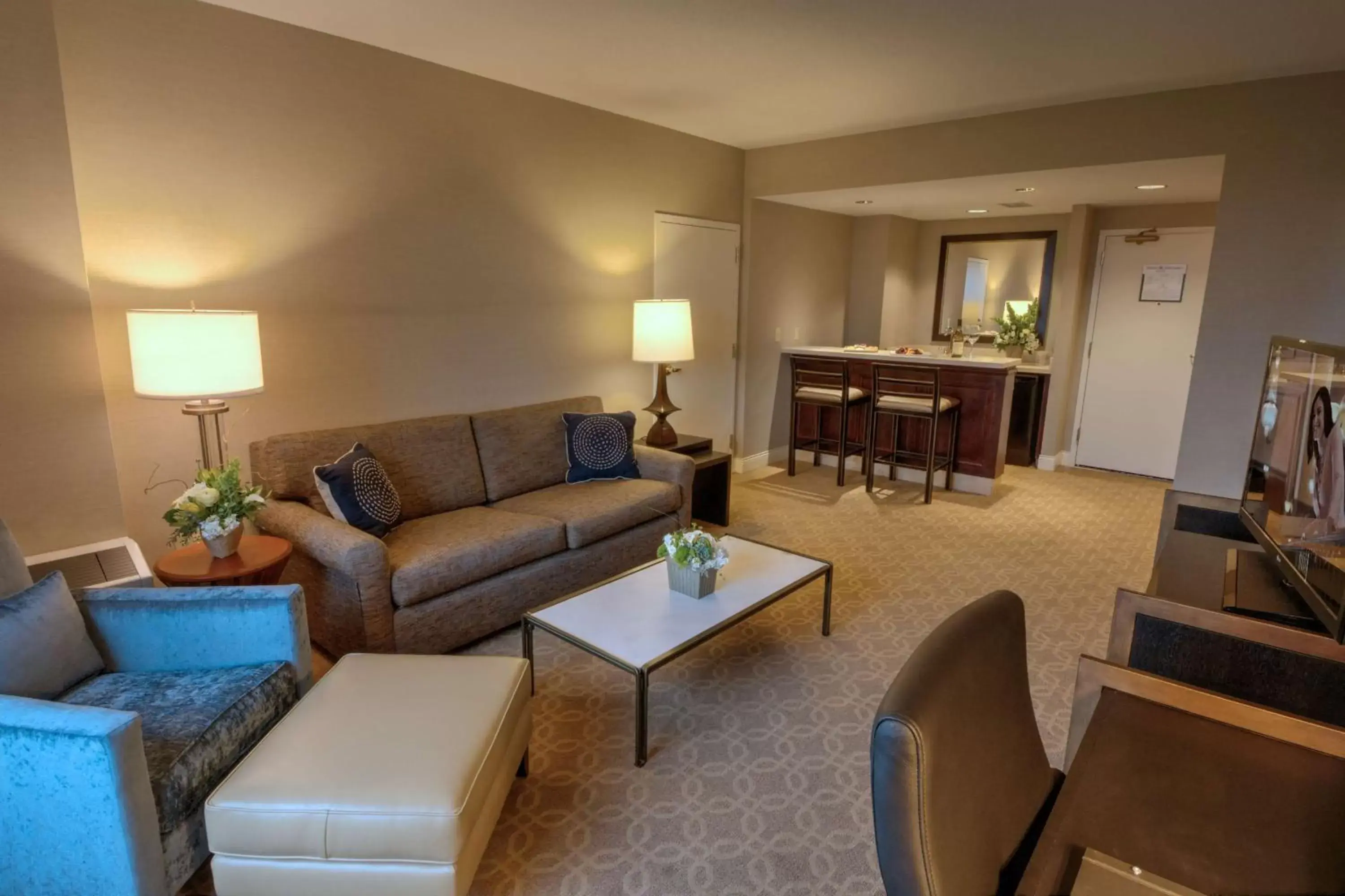 Bedroom, Seating Area in Hilton Milwaukee City Center