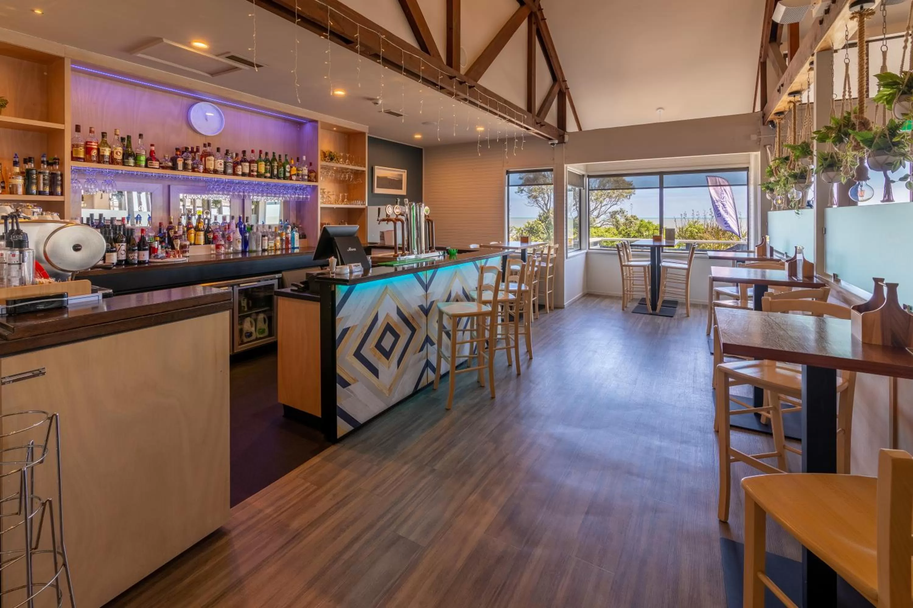 Restaurant/places to eat in Beachfront Hotel Hokitika