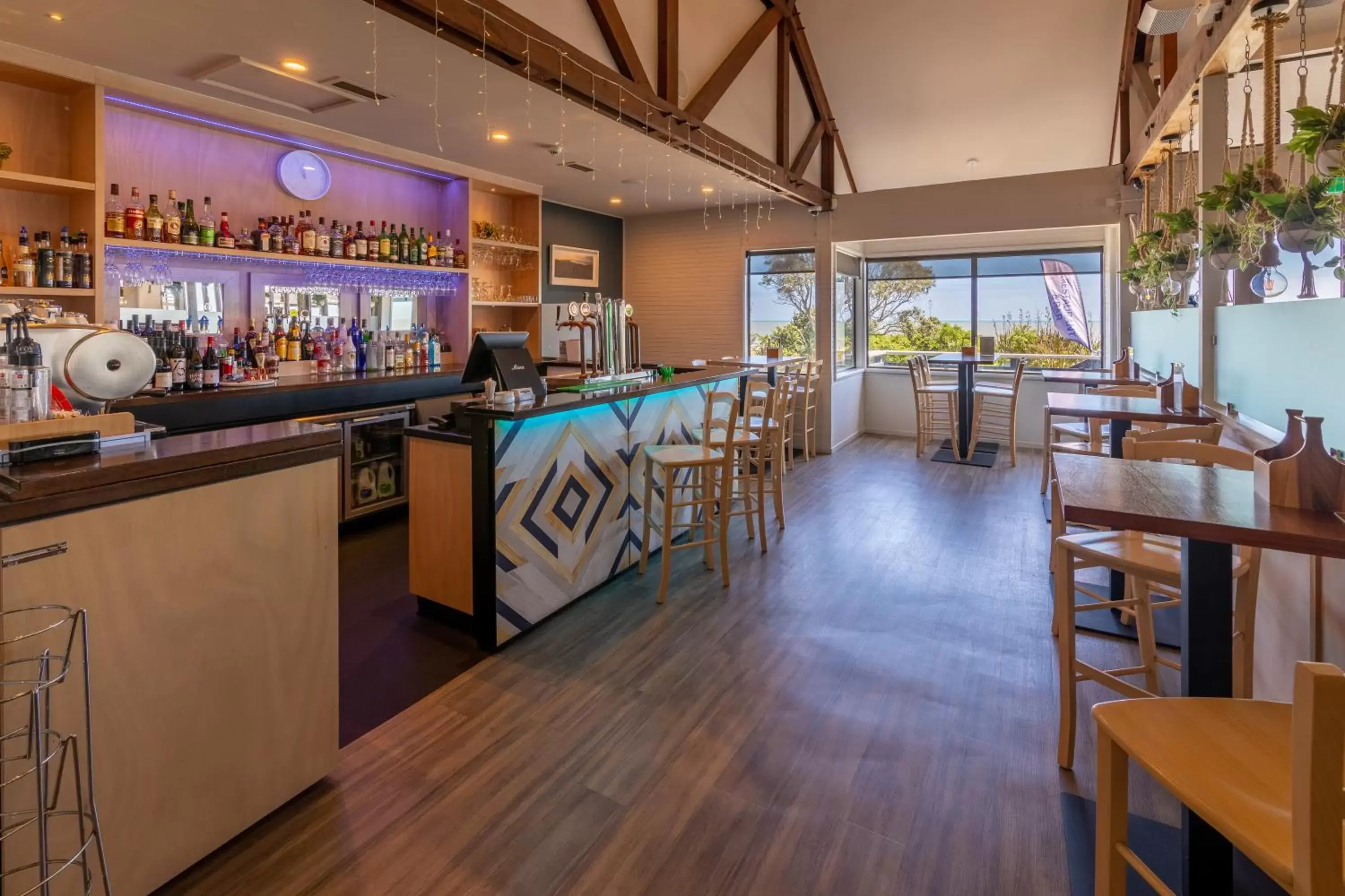 Restaurant/places to eat, Lounge/Bar in Beachfront Hotel Hokitika