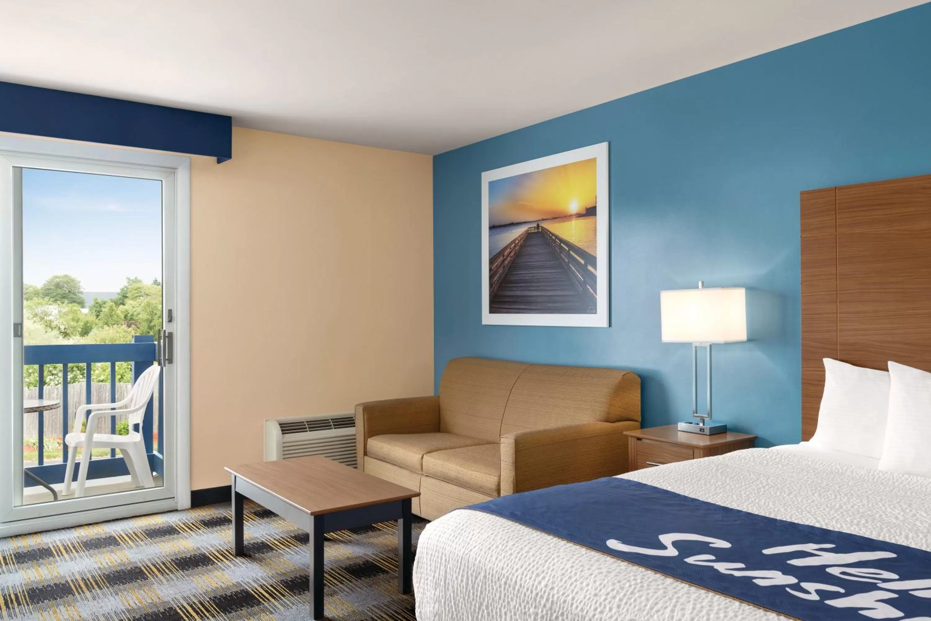 Photo of the whole room, Bed in Days Inn by Wyndham Middletown/Newport Area