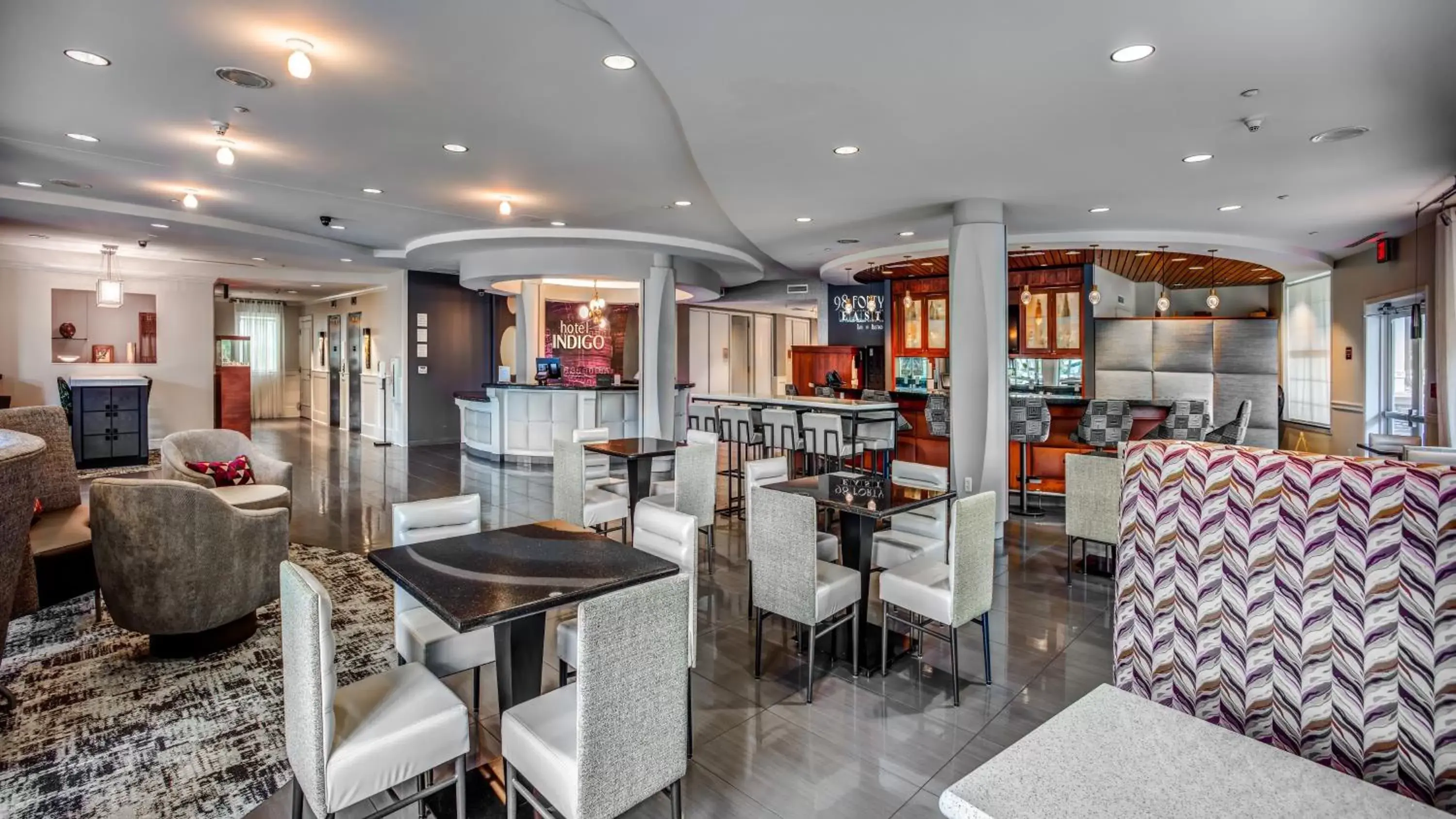 Restaurant/places to eat, Lounge/Bar in Hotel Indigo Jacksonville-Deerwood Park, an IHG Hotel