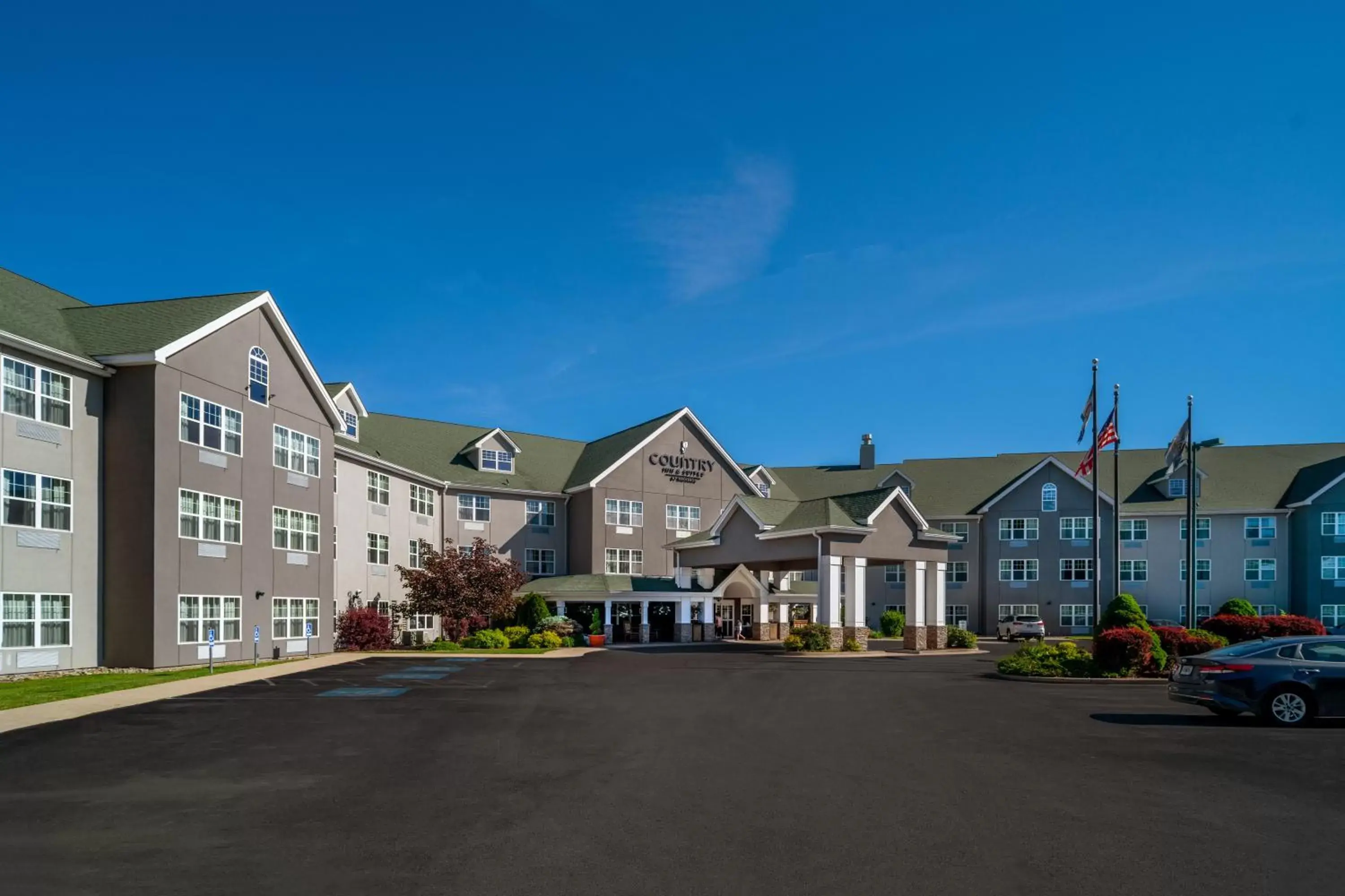 Facade/entrance, Property Building in Country Inn & Suites by Radisson, Beckley, WV