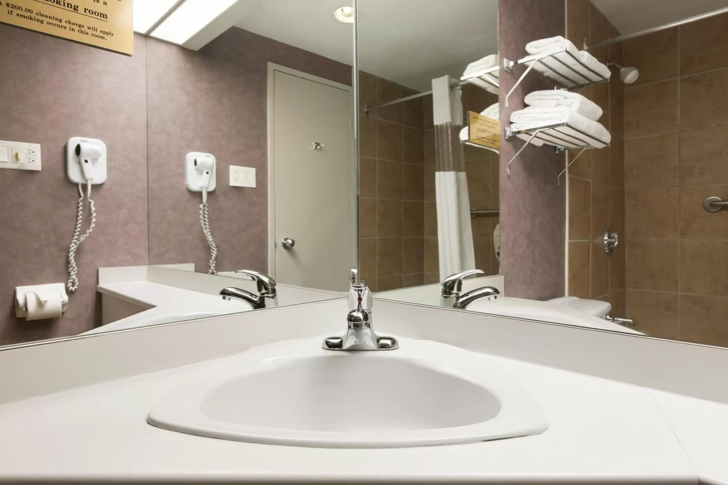 Deluxe King Room - Non-Smoking in Days Inn by Wyndham Ottawa West Deluxe King Room - Non-Smoking in Days Inn by Wyndham Ottawa West