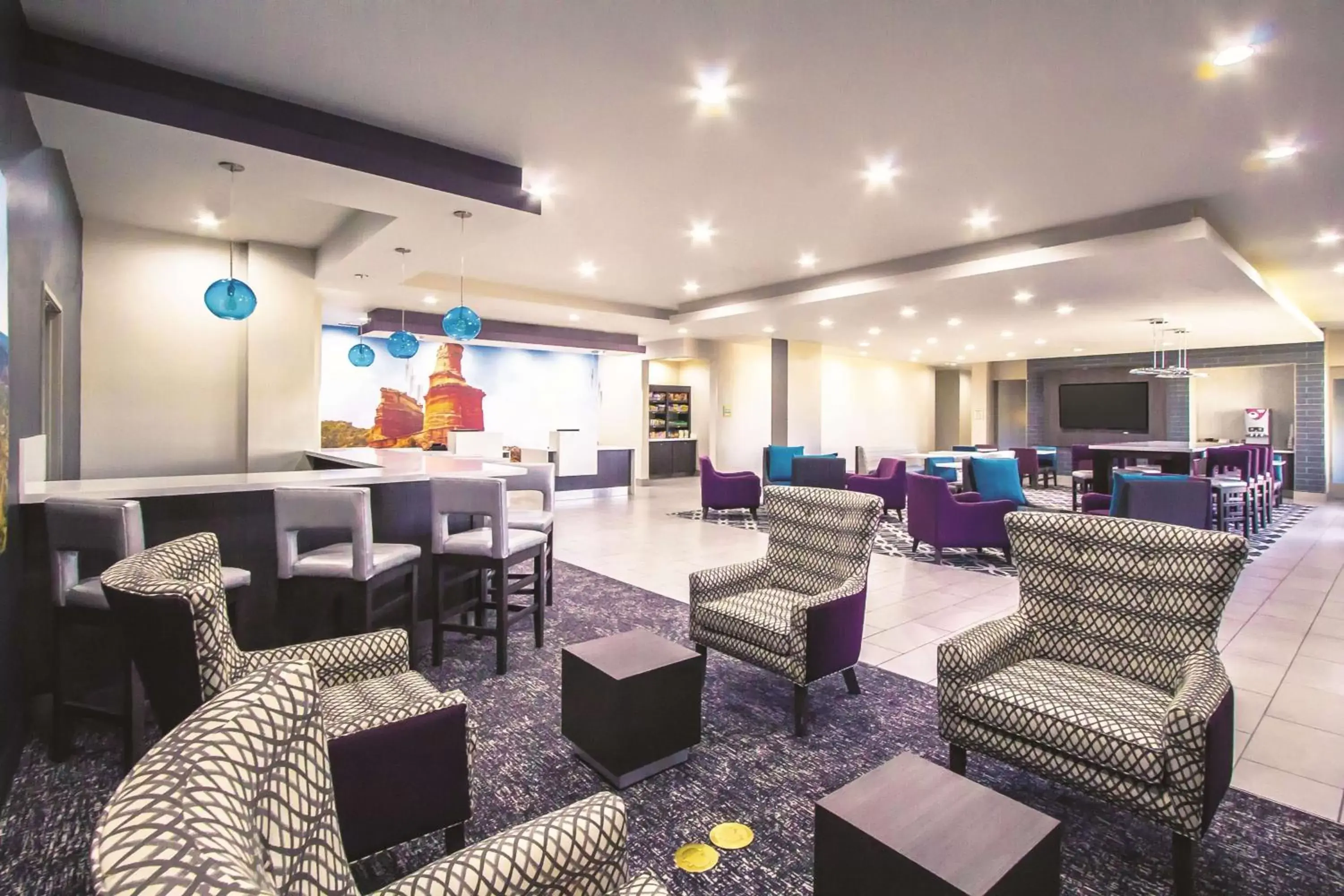 Lobby or reception, Lounge/Bar in La Quinta Inn & Suites by Wyndham Pampa