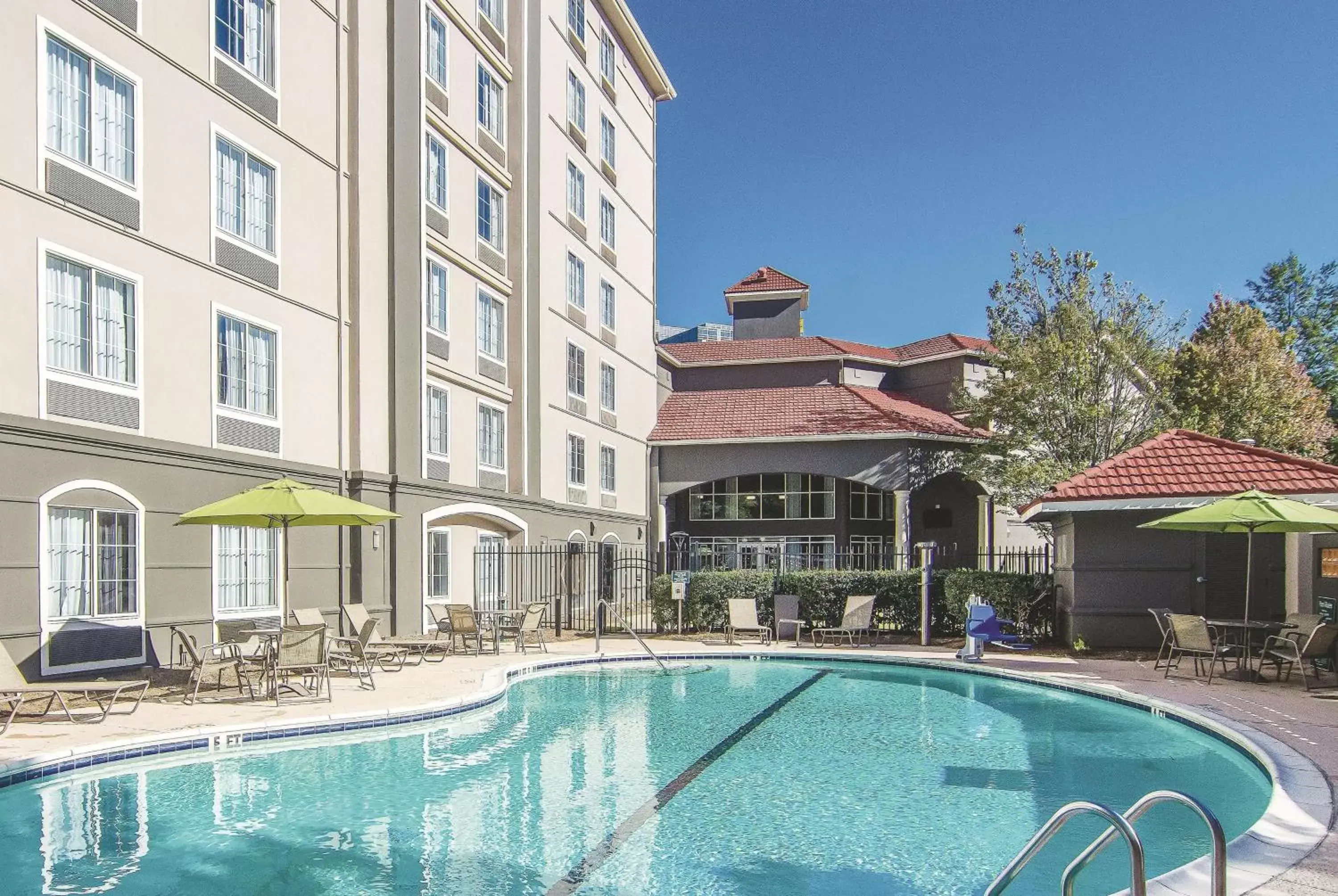 Pool view, Swimming Pool in La Quinta by Wyndham Atlanta Perimeter Medical