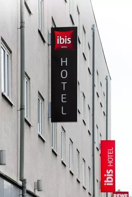 Facade/entrance, Property Logo/Sign in ibis Hotel Dortmund City
