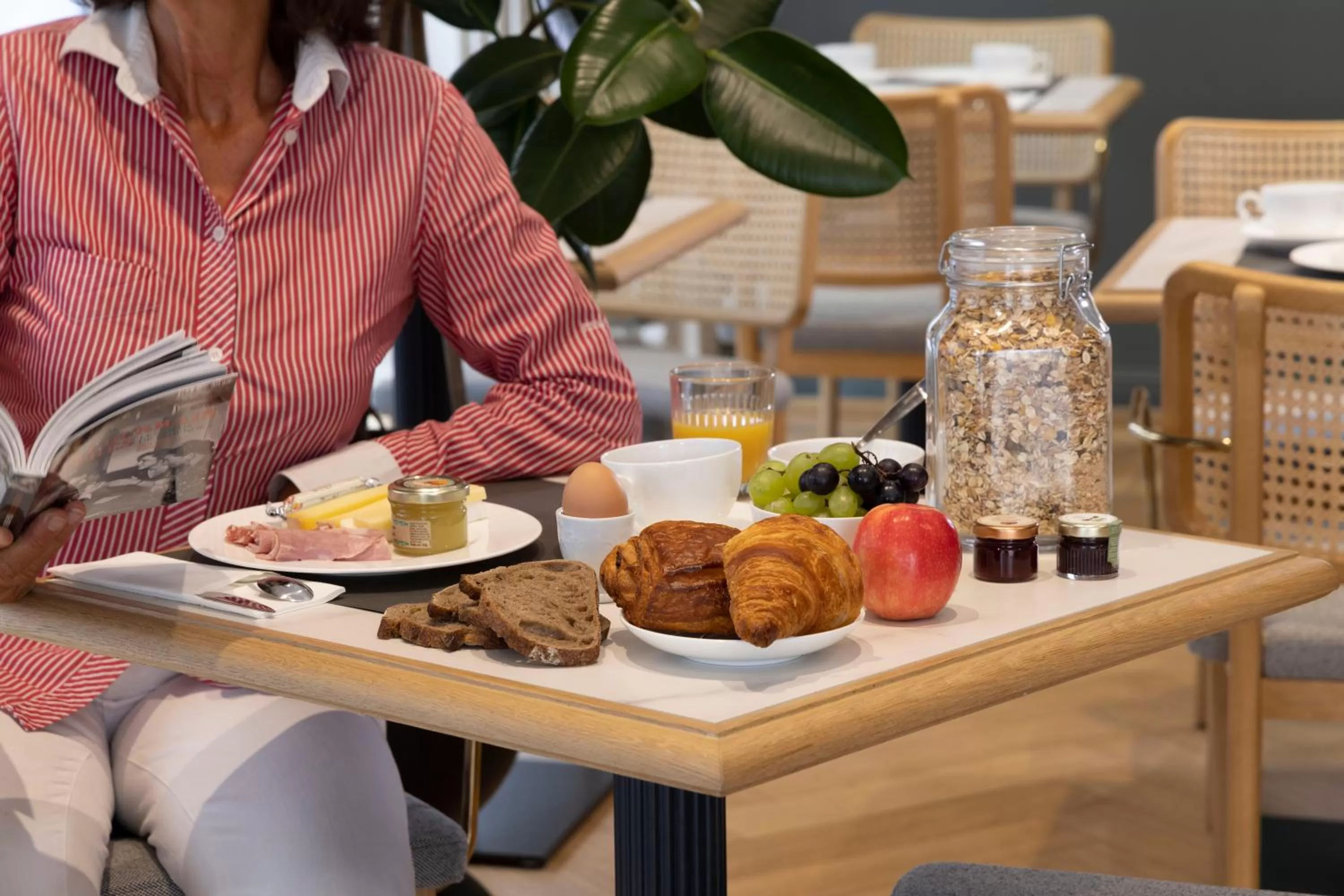 Food and drinks in Hotel Abbatial Saint Germain