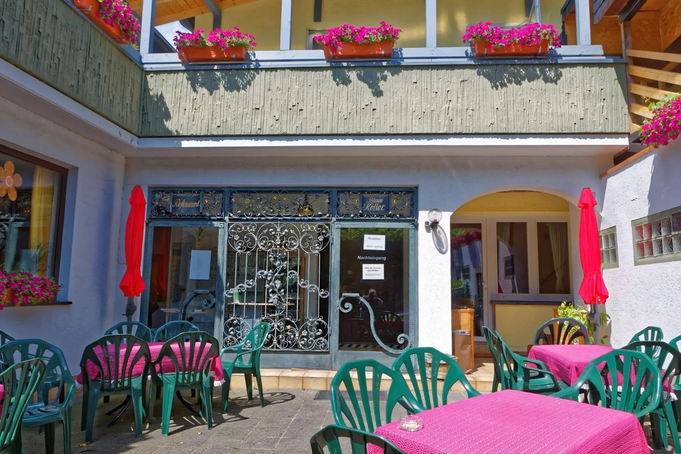 Patio, Restaurant/Places to Eat in Moselstern Hotel Zum guten Onkel