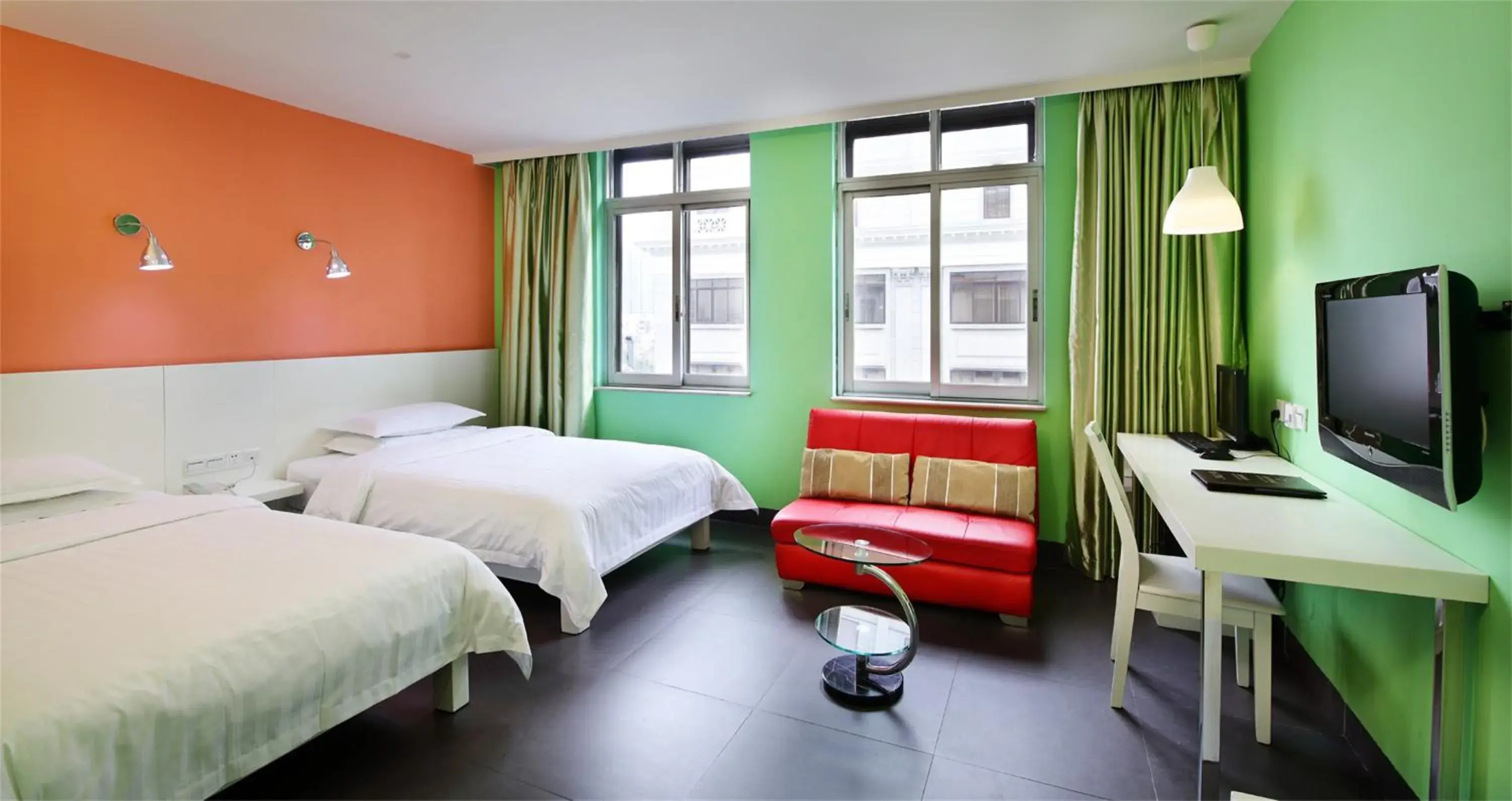 Toilet, Bed in LN Whitehouse Hotel Toilet, Bed in LN Whitehouse Hotel