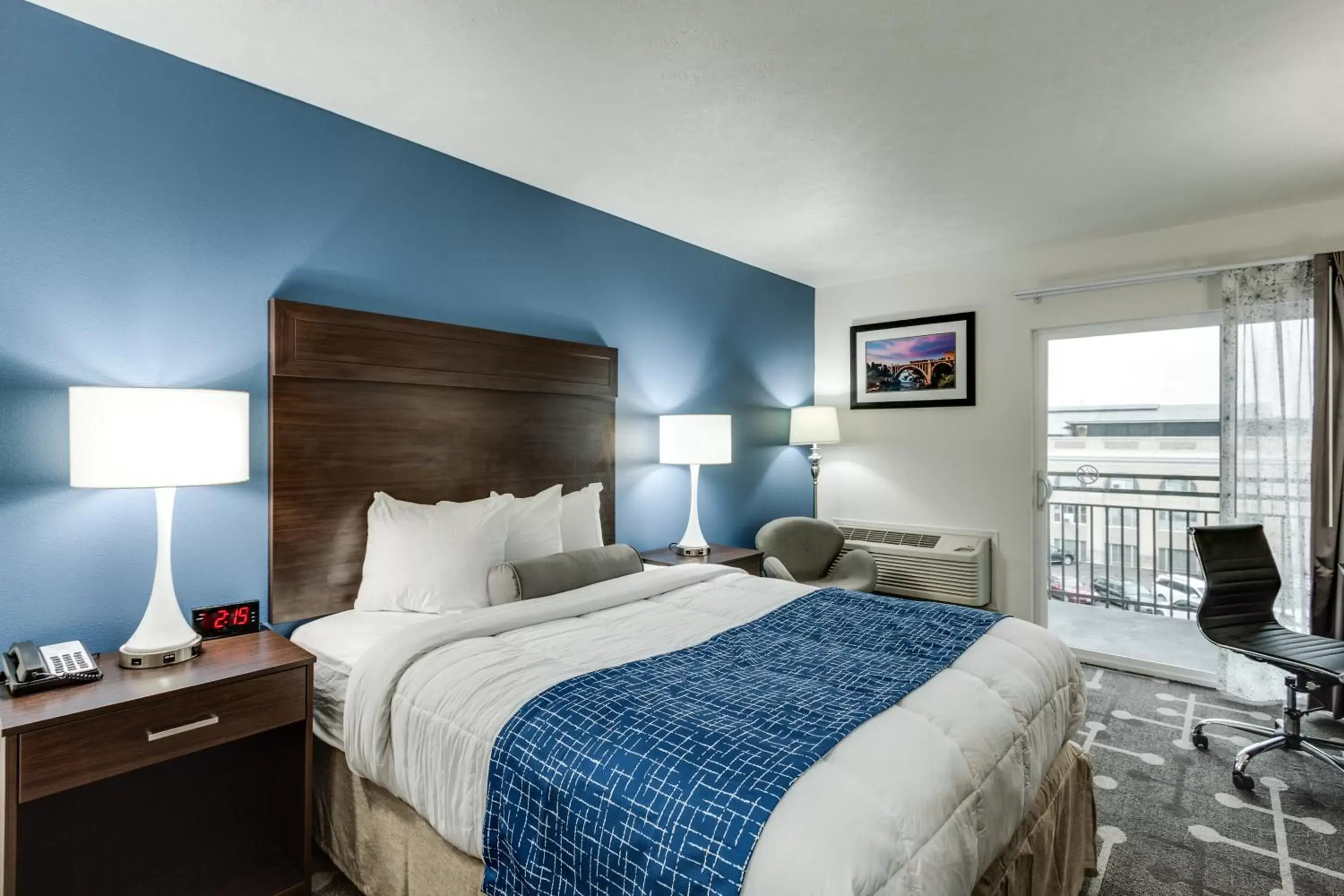 Photo of the whole room, Bed in Baymont by Wyndham Spokane