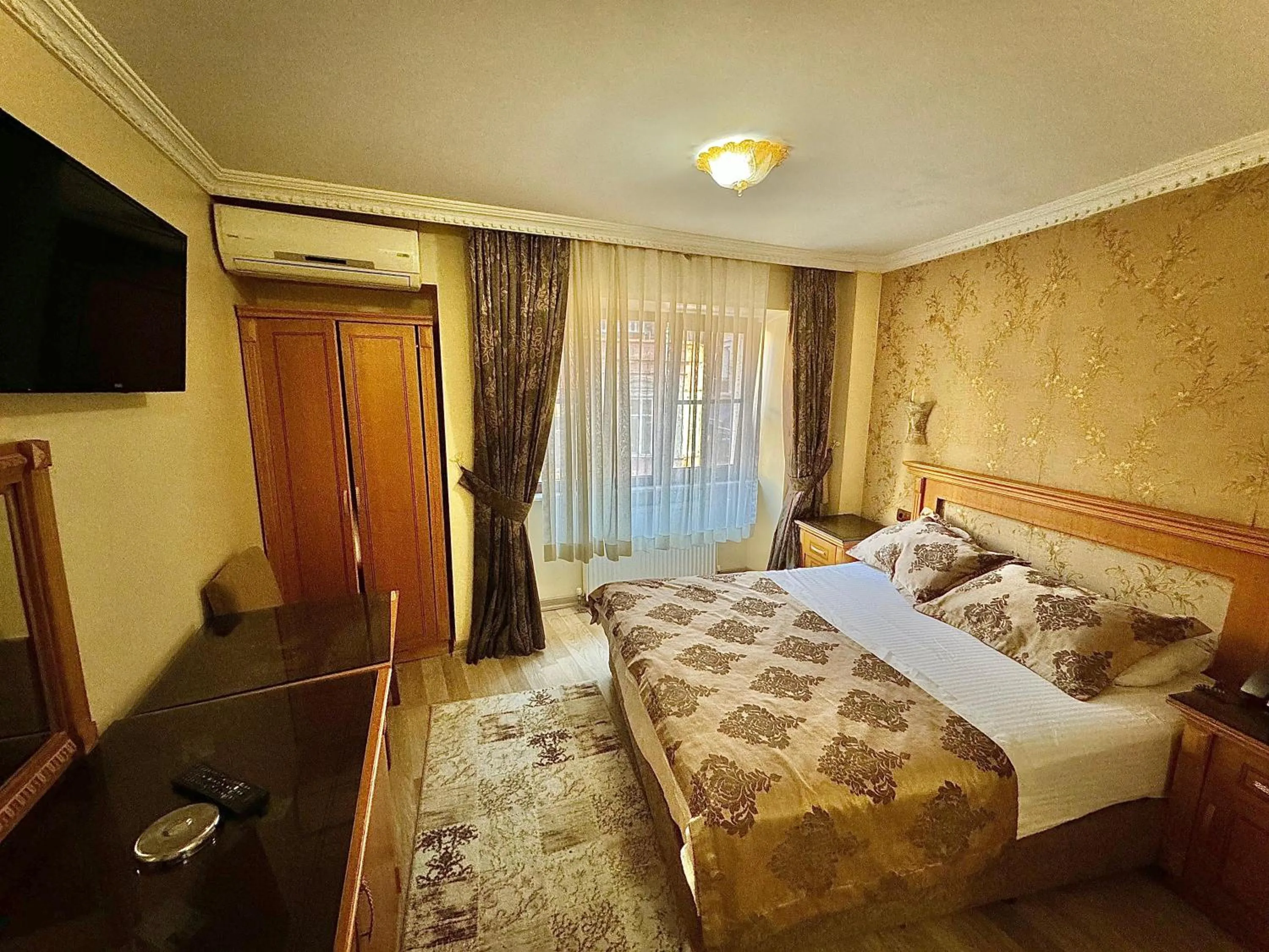 Photo of the whole room, Bed in Grand Papirus Hotel