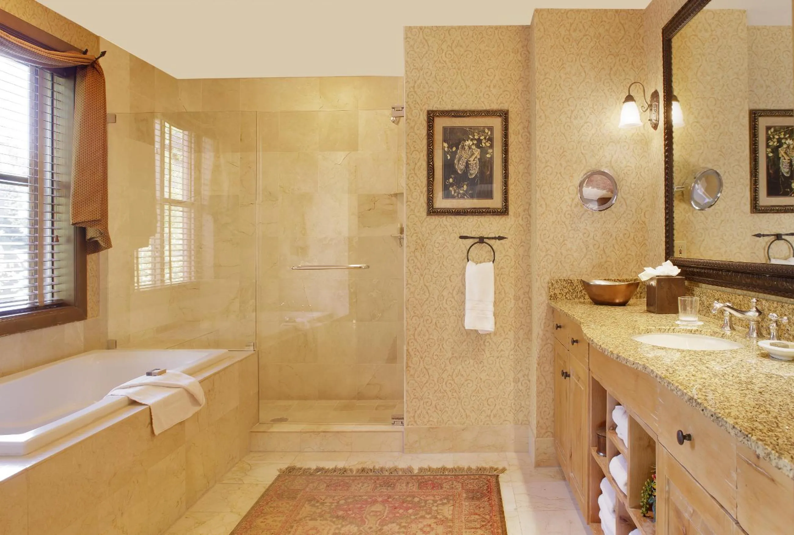 Shower in Snake River Lodge