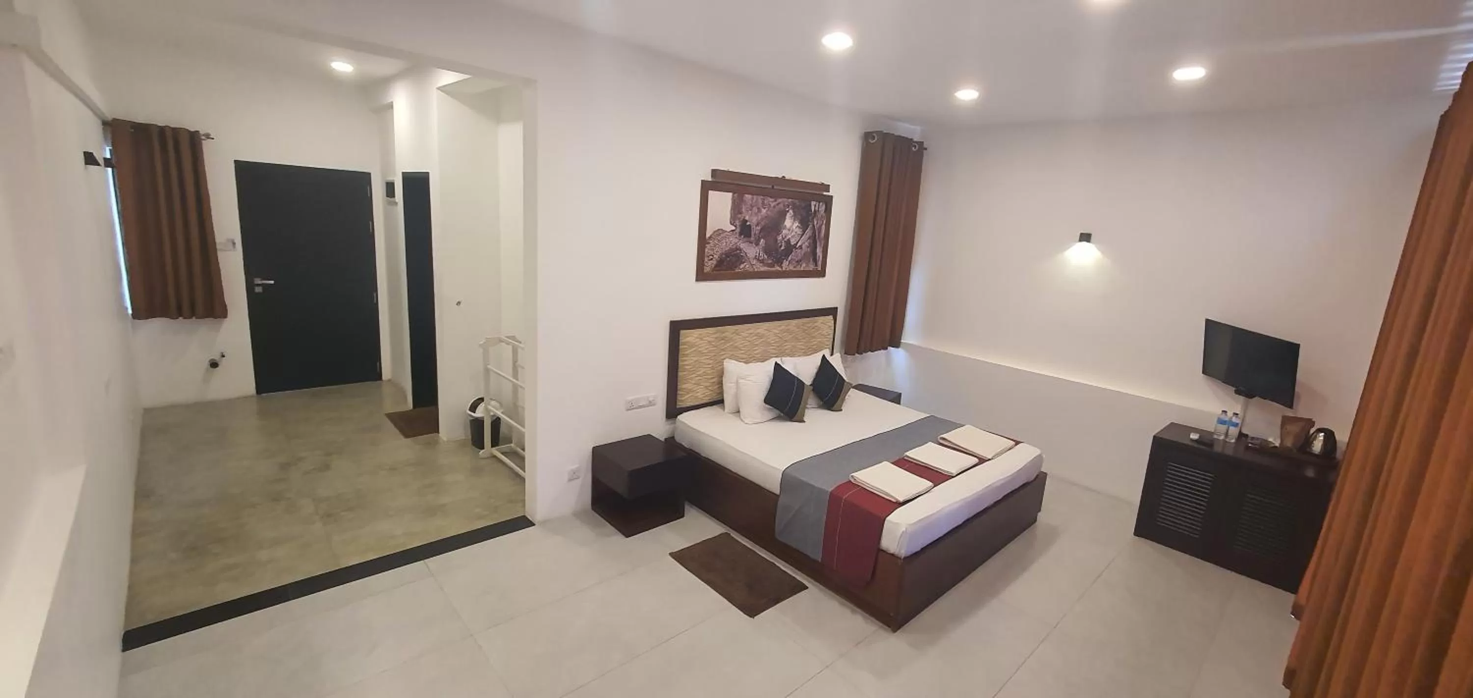 Bed in Hotel Kandyan View ''Free pickup from Kandy city''