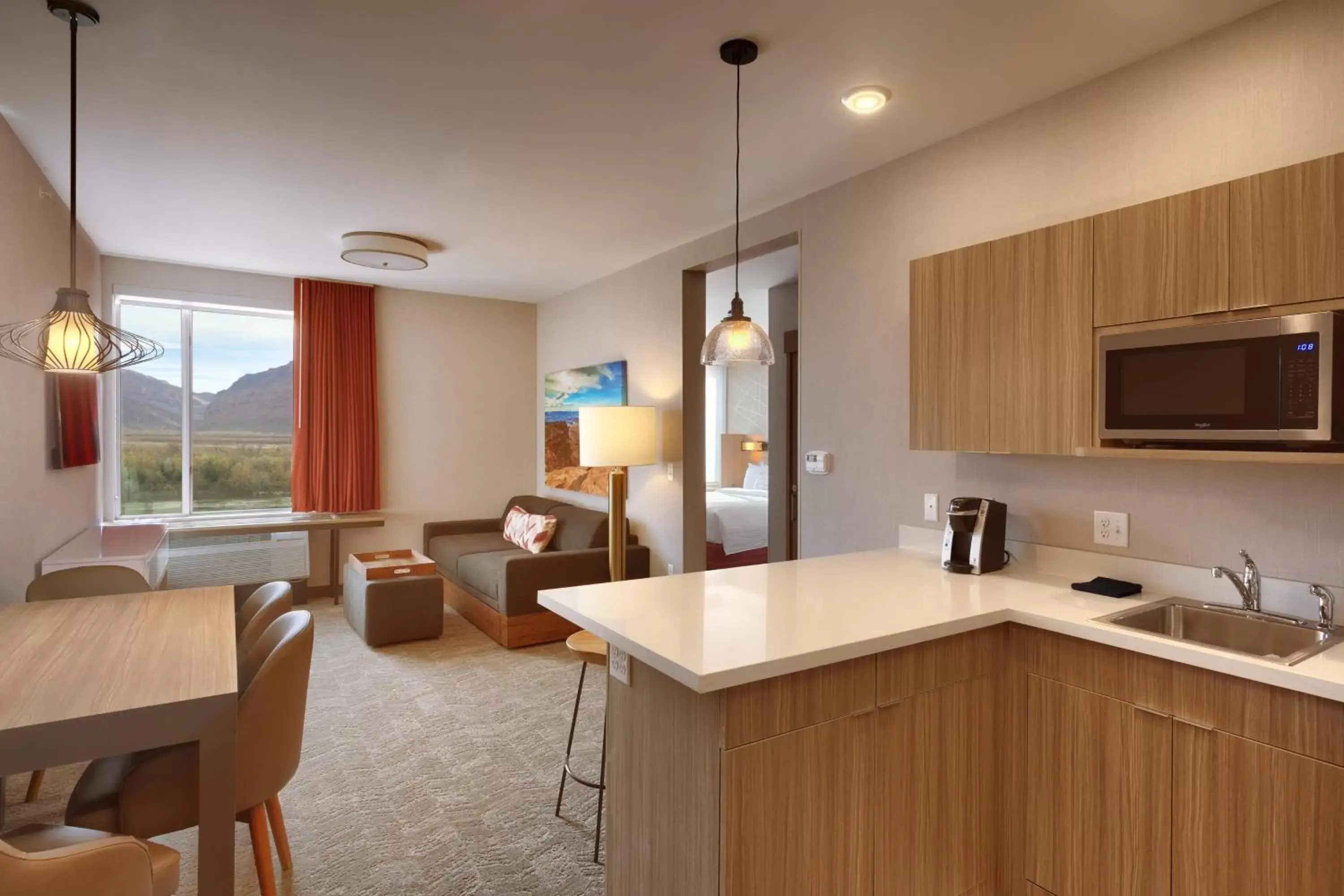 Living room, Kitchen/Kitchenette in SpringHill Suites by Marriott Moab