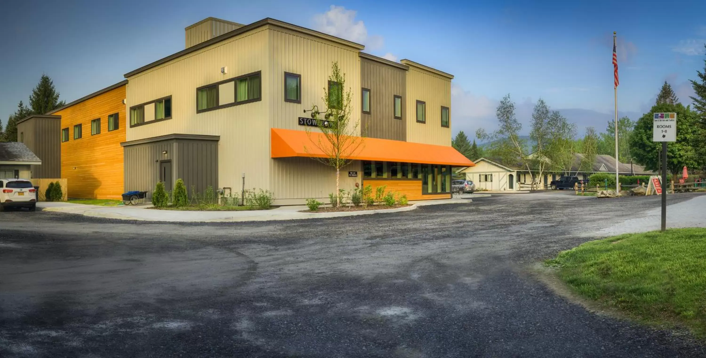 Facade/entrance, Garden in Sun & Ski Inn and Suites