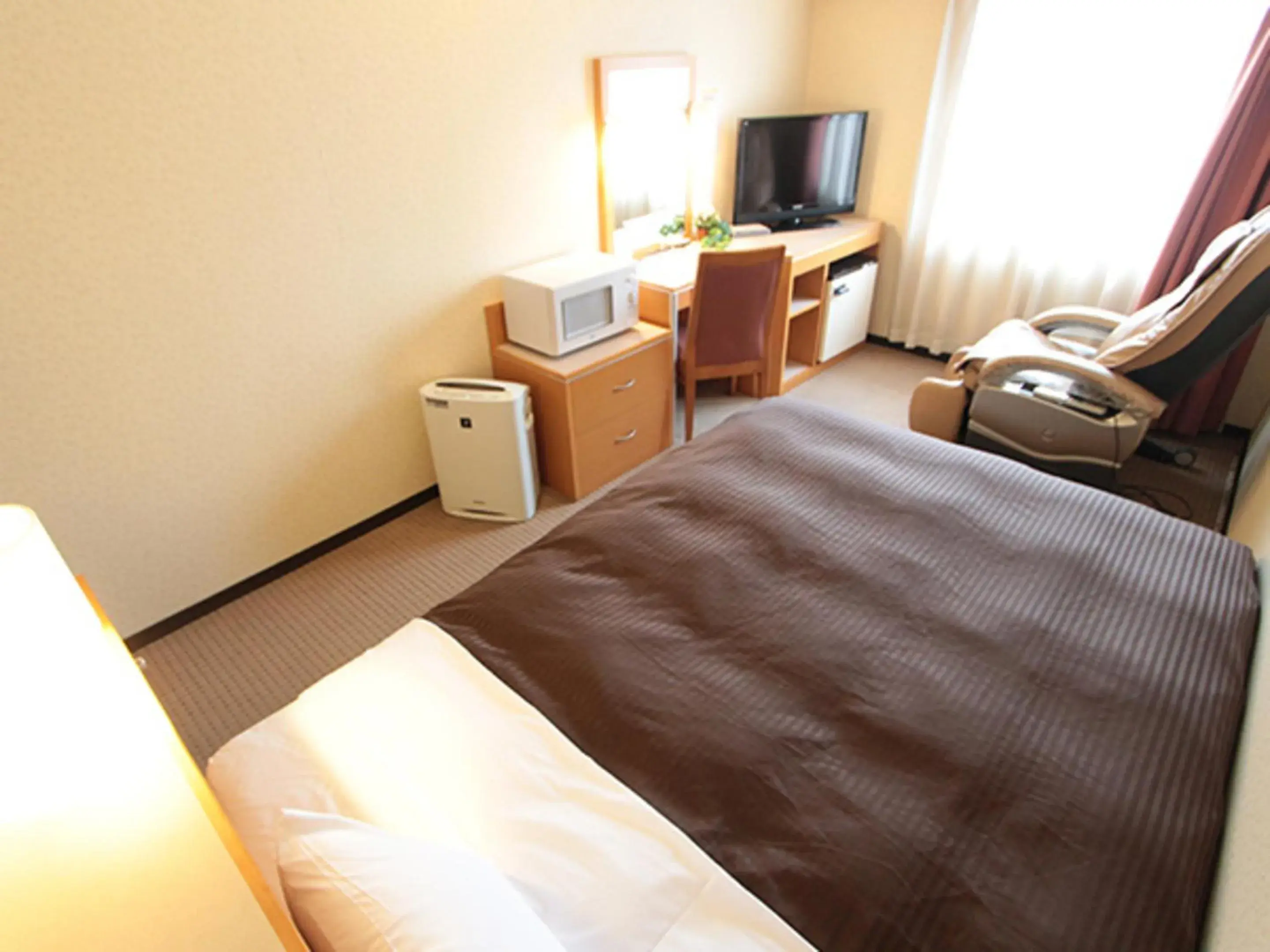 Bed in HOTEL LiVEMAX BUDGET Yokohama Kannai
