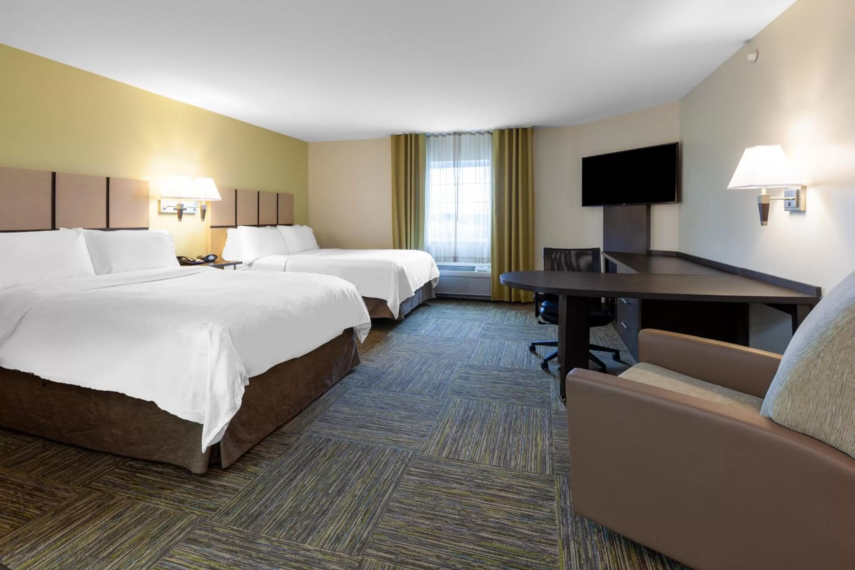 Photo of the whole room, Bed in Candlewood Suites Kalamazoo by IHG