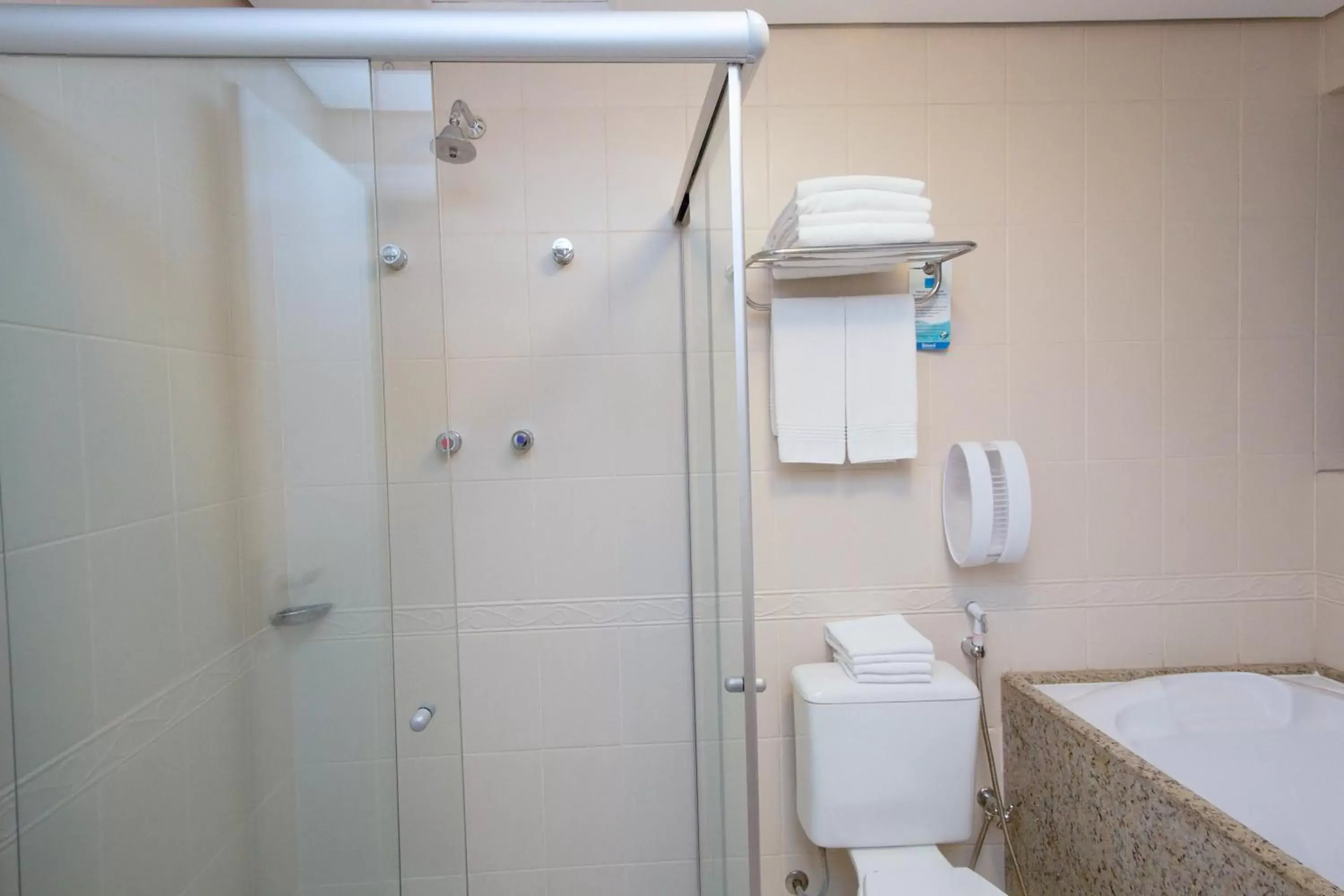 Shower, Bathroom in Bristol International Guarulhos